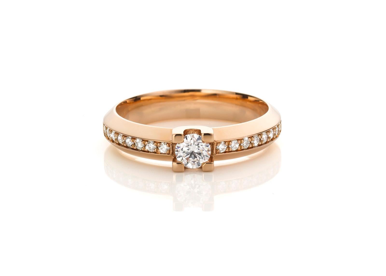 Contemporary Cober set with a 0.25 Carat Diamond and Diamonds  quality E/VS1 Rose Gold Ring For Sale