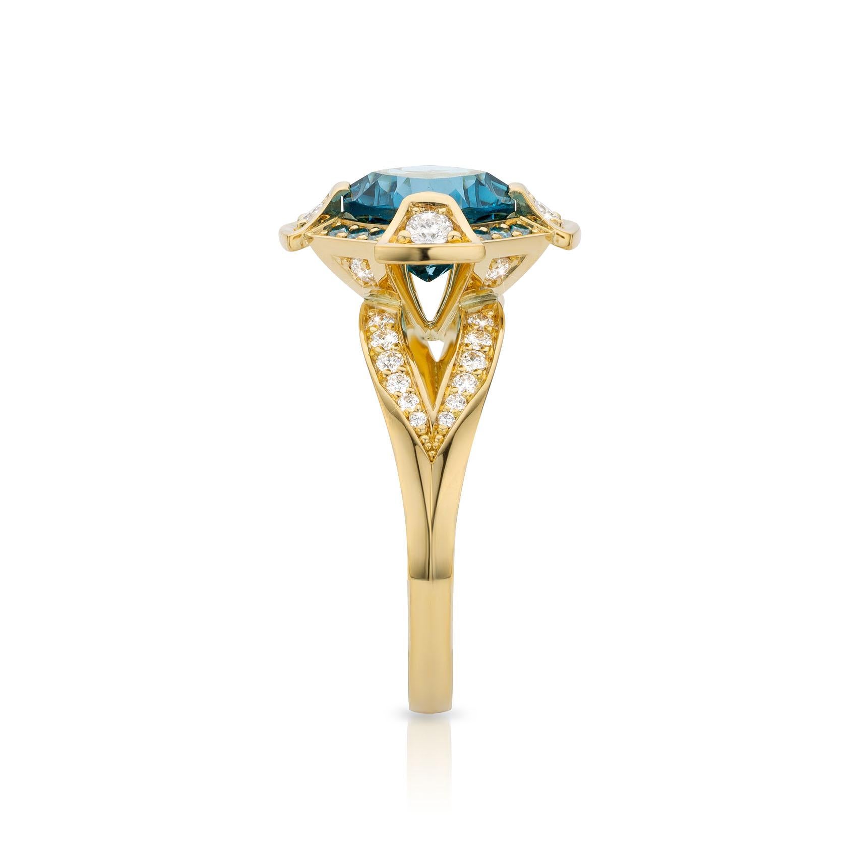 Brilliant Cut Cober “Tropical Blue” Topaz 12 blue Diamonds 24 Pavé Diamonds Yellow Gold Ring For Sale