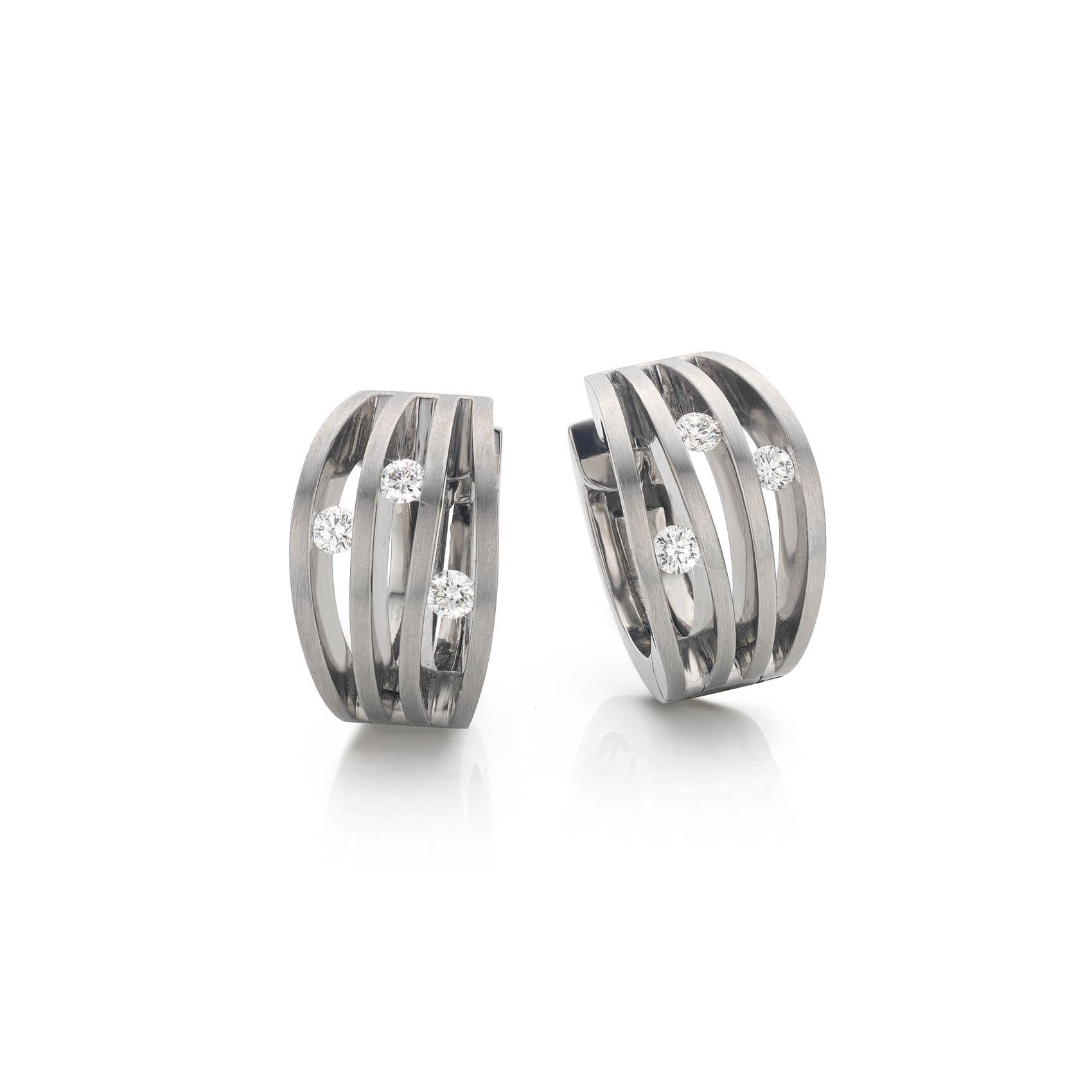Contemporary Cober “Wave” with 3 x 0.03 Carat Brilliant-cut Diamonds White Gold Earrings  For Sale