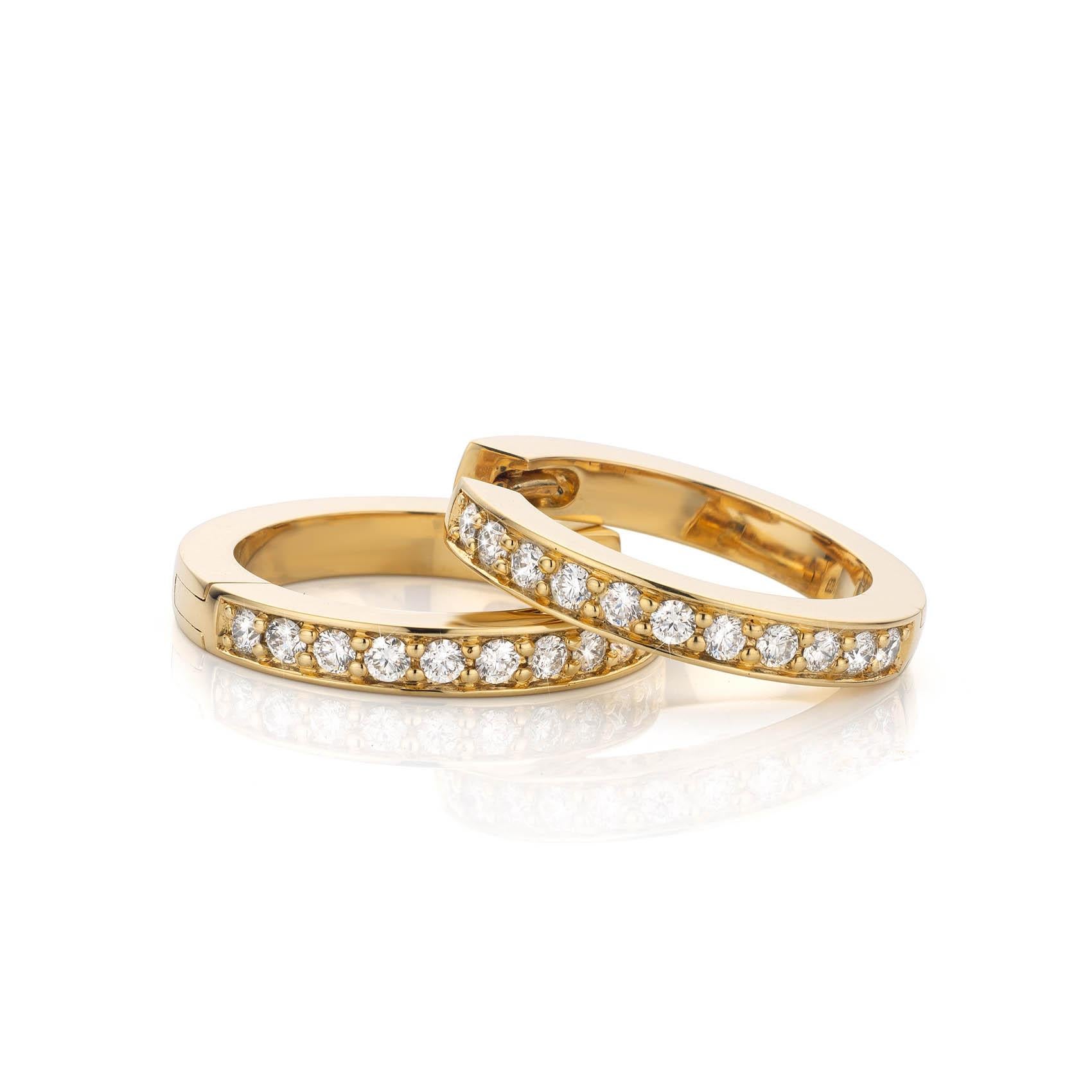 Contemporary Cober 11 x 0.025 ct. Brilliant-cut Diamonds Yellow Gold Hoop Earrings For Sale