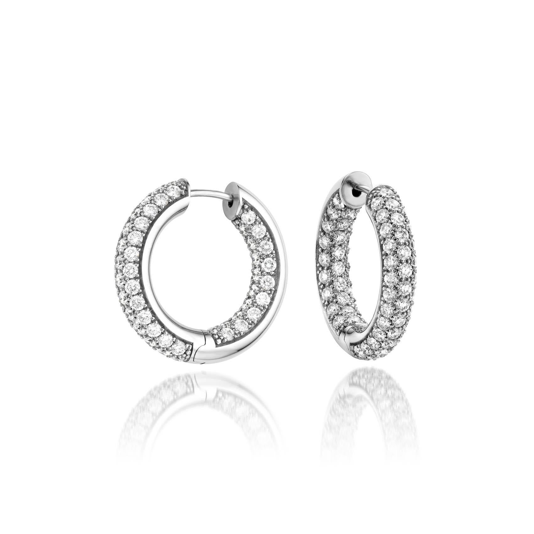 Contemporain Cober avec 134 diamants taille brillant d'un poids total de 3,90 carats Boucles d'oreilles Pavé en vente