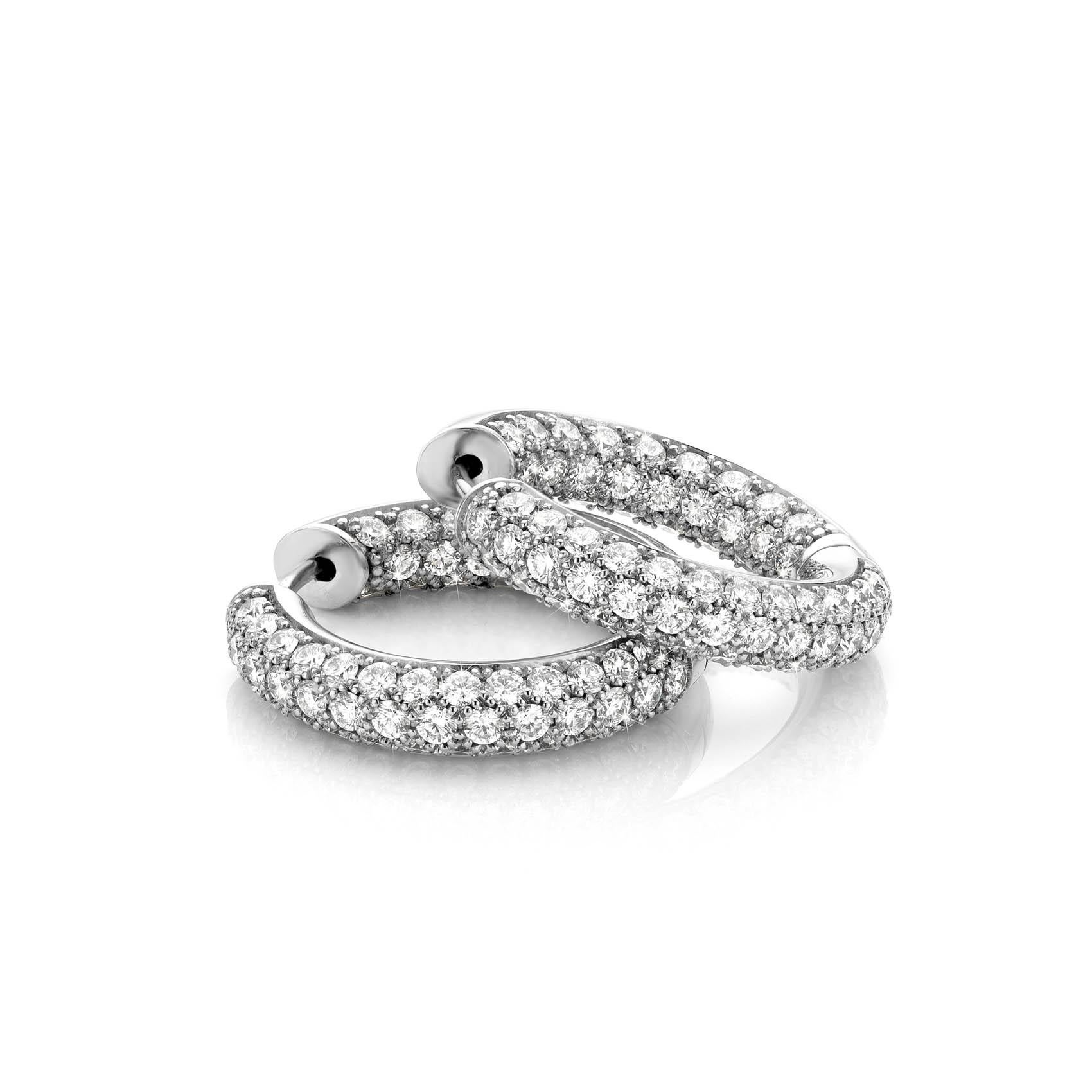 Cober avec 134 diamants taille brillant d'un poids total de 3,90 carats Boucles d'oreilles Pavé Neuf - En vente à OSS, NH