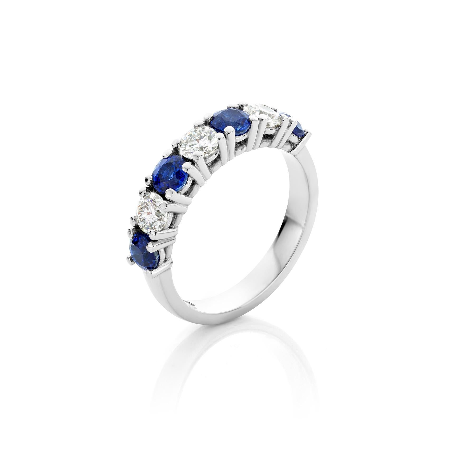 Contemporary Cober with 1.5 Carat in total Royal Blue Sapphire and Diamonds White Gold ring  For Sale