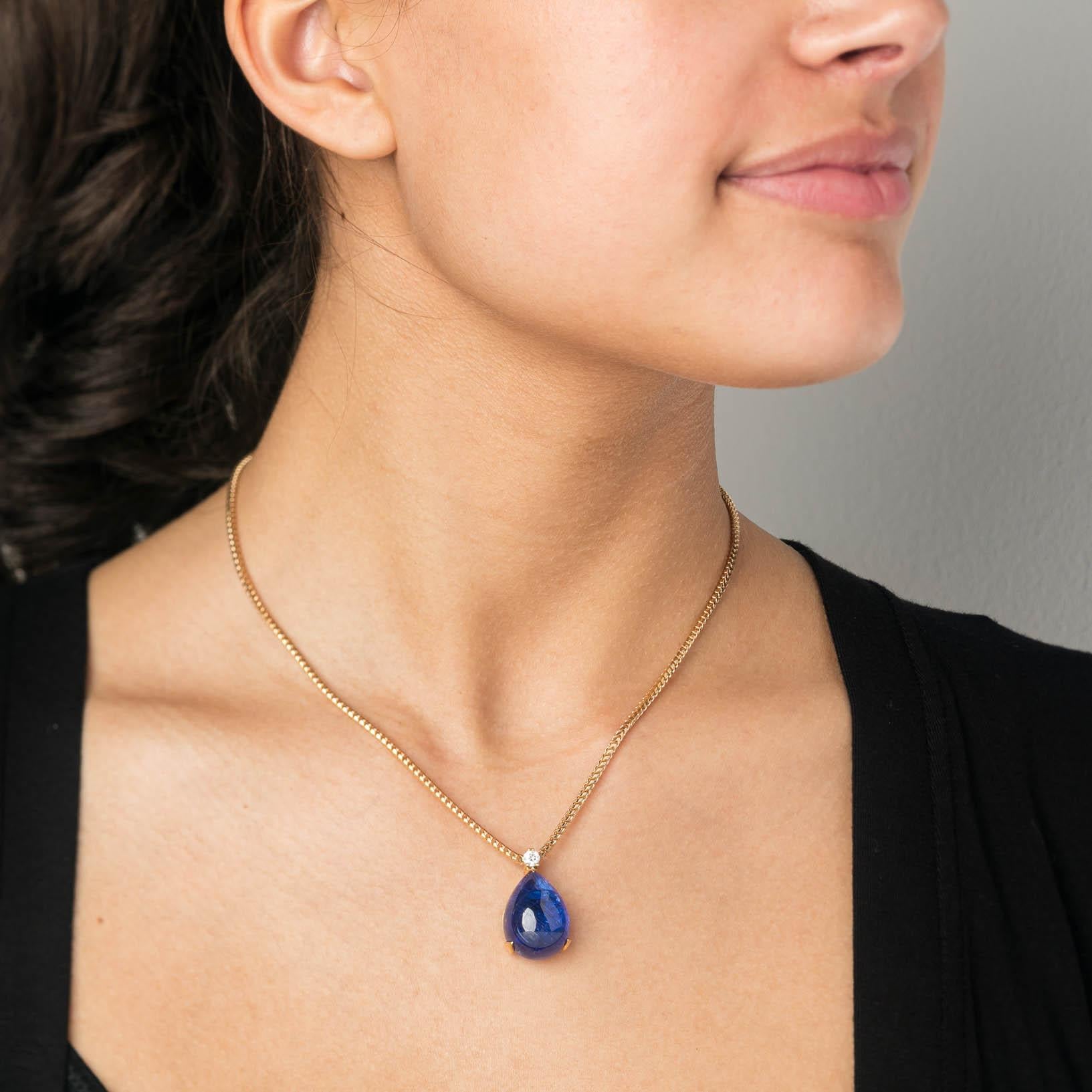 This is a 18 Carat yellow gold pendant contains a very special teardrop-shaped 26,80 Carat Tanzanite in a beautiful bold setting.
Please note, that the necklace is not included.
Cober designs exclusive wedding rings, jewels and watches, all of them