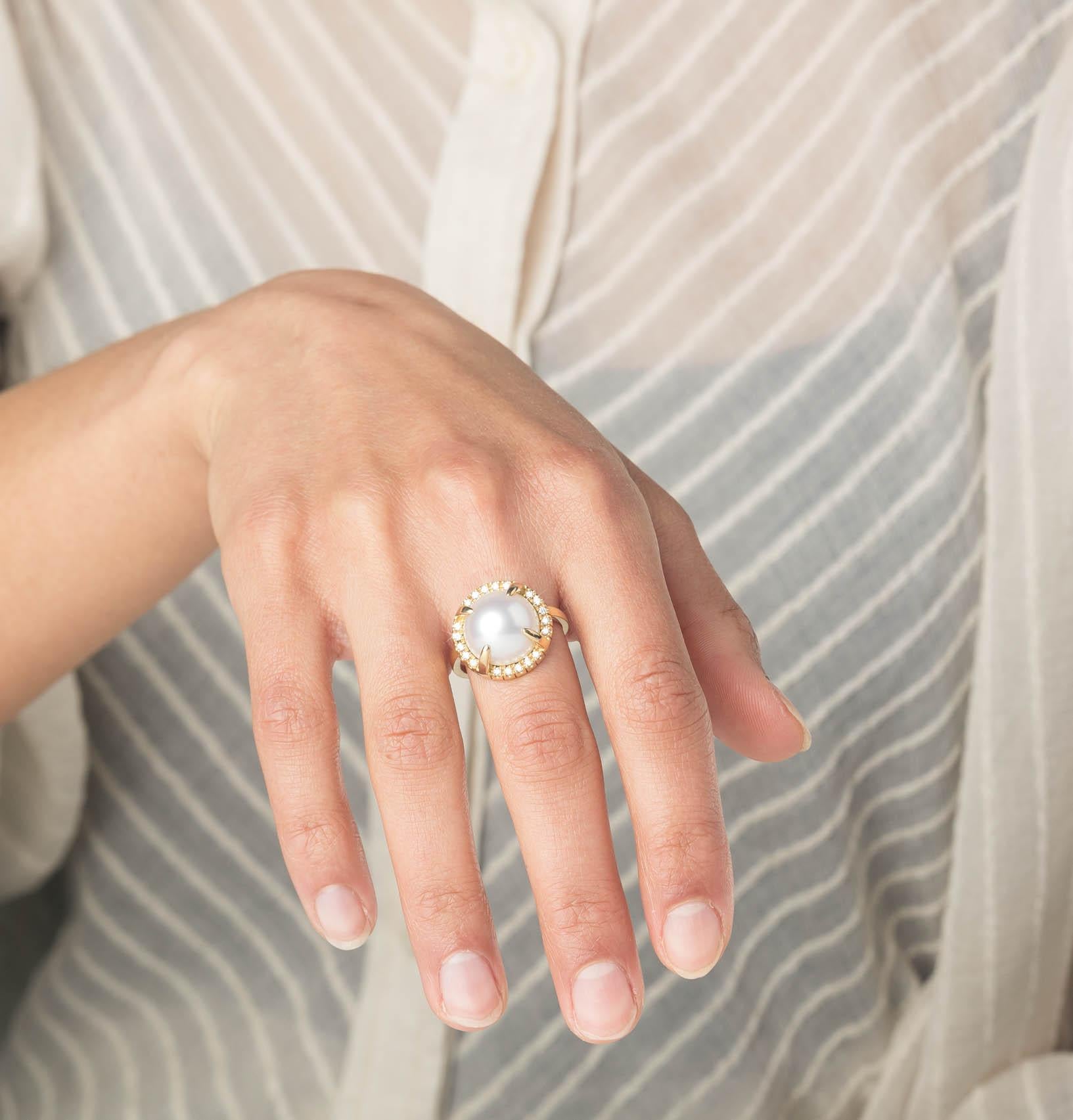 For Sale:  Cober with Cabuchon-cut Moonstone and 0.20Ct Brilliant-cut Diamonds Classic Ring 4