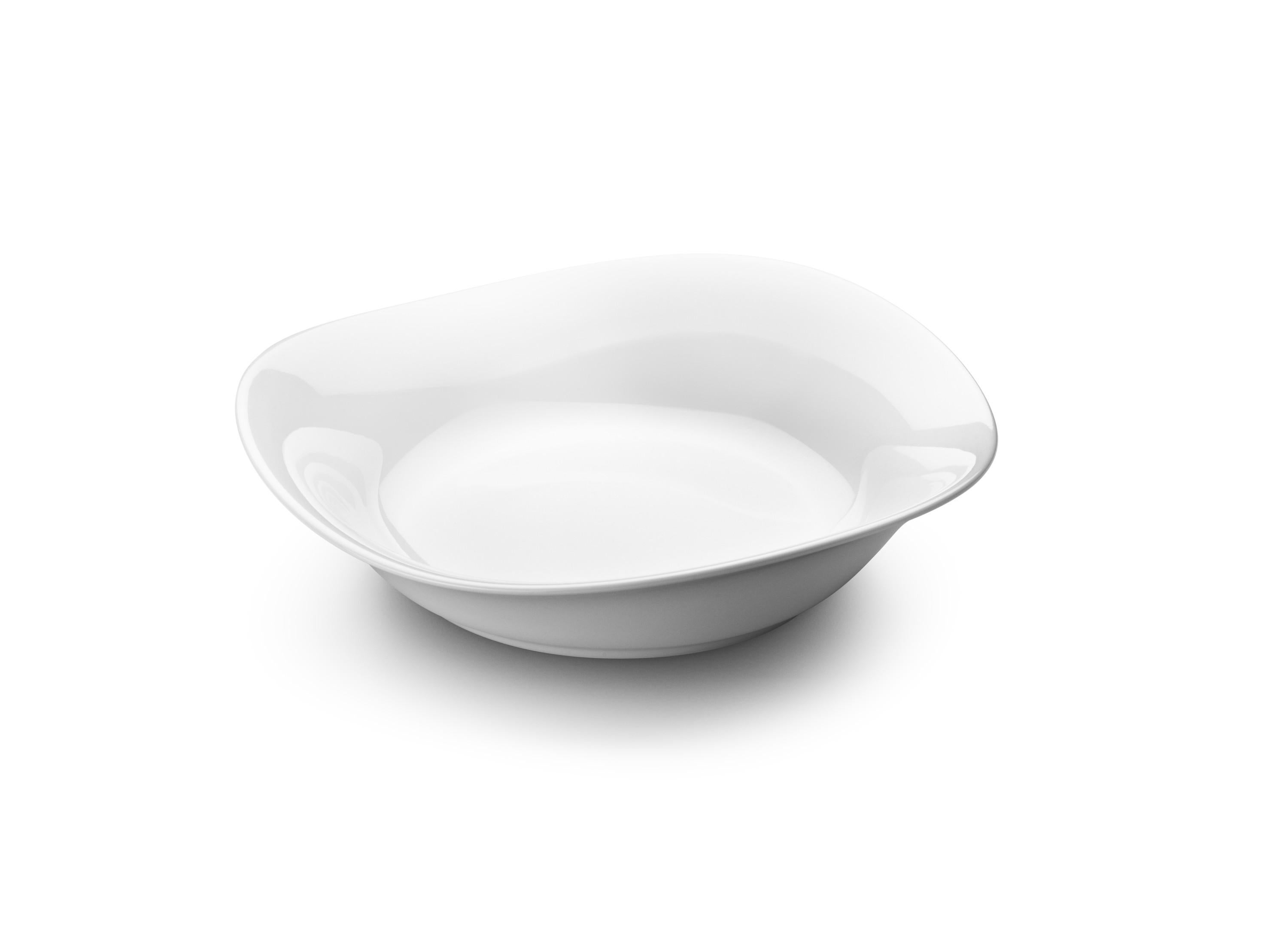 Beautifully contrasting the clean lines of pure white porcelain with a fluid and organic shape, this eye-catching bowl is a stylish way to serve snacks, nuts or candies. It brings a contemporary twist to the dining table and is sure to be a
