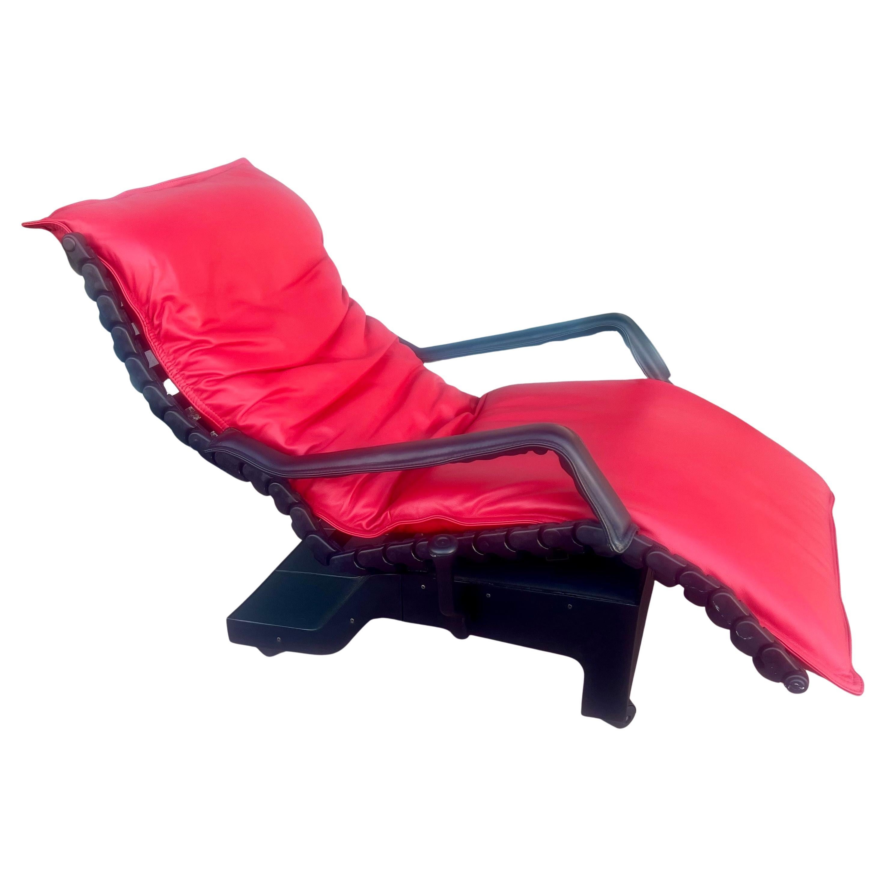 Cobra recliner chair , designed by Giuseppe Zani for Zani, Collezione Poltrone, represents an exceptional example of postmodern design from late 20th century Italy. Crafted with sleek, minimalist lines, the chairs feature leather seats and offer