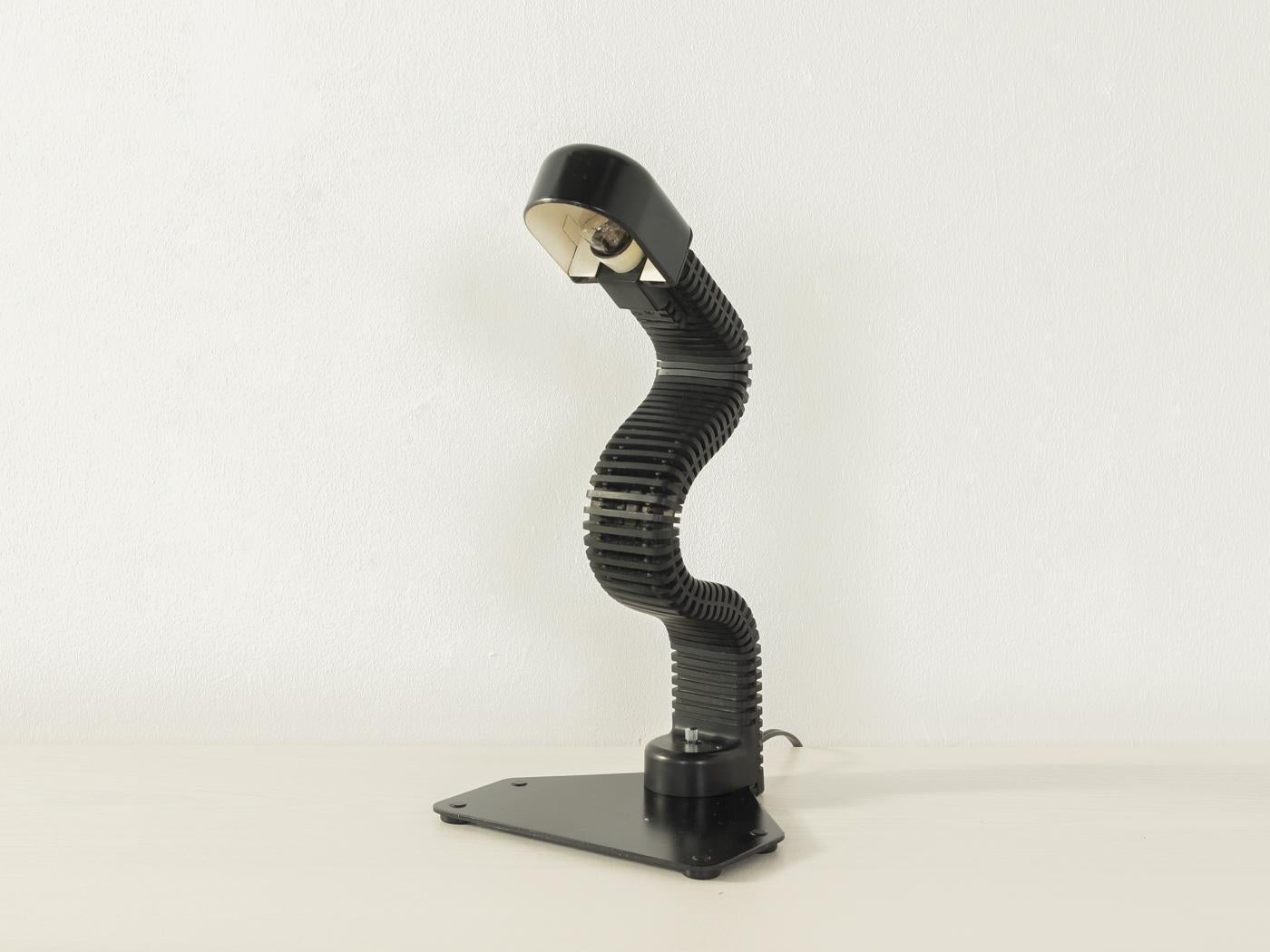 COBRA desk lamp, Kisho Kurokawa, Yamagiwa For Sale 5