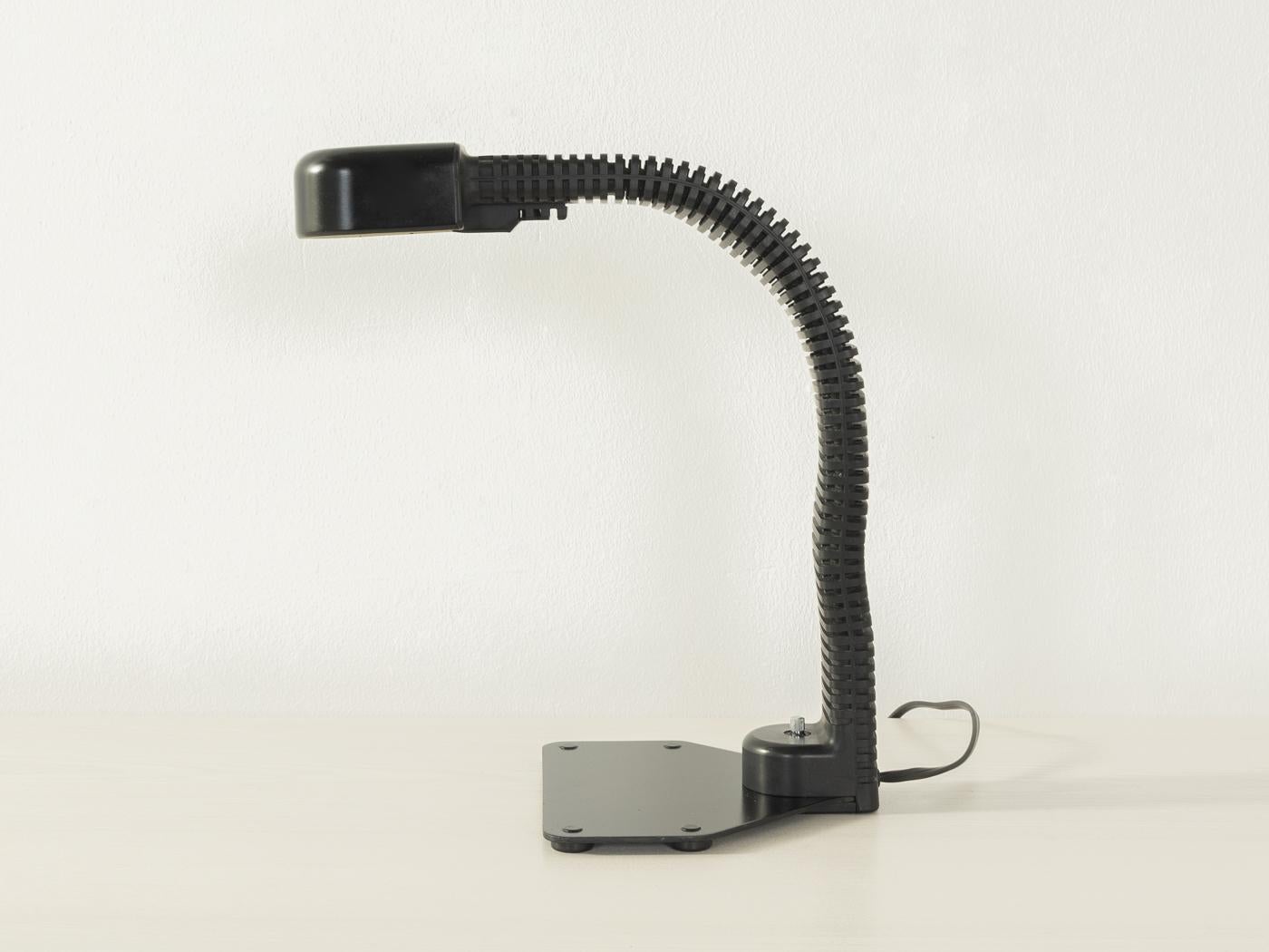 COBRA desk lamp, Kisho Kurokawa, Yamagiwa In Good Condition For Sale In Neuss, NW