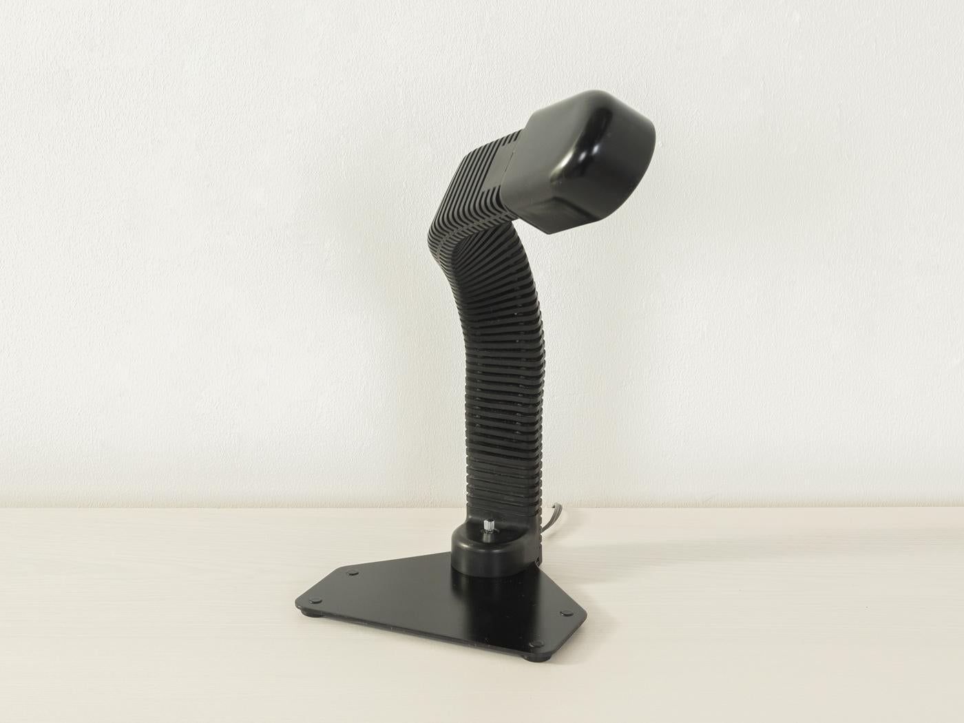 Metal COBRA desk lamp, Kisho Kurokawa, Yamagiwa For Sale