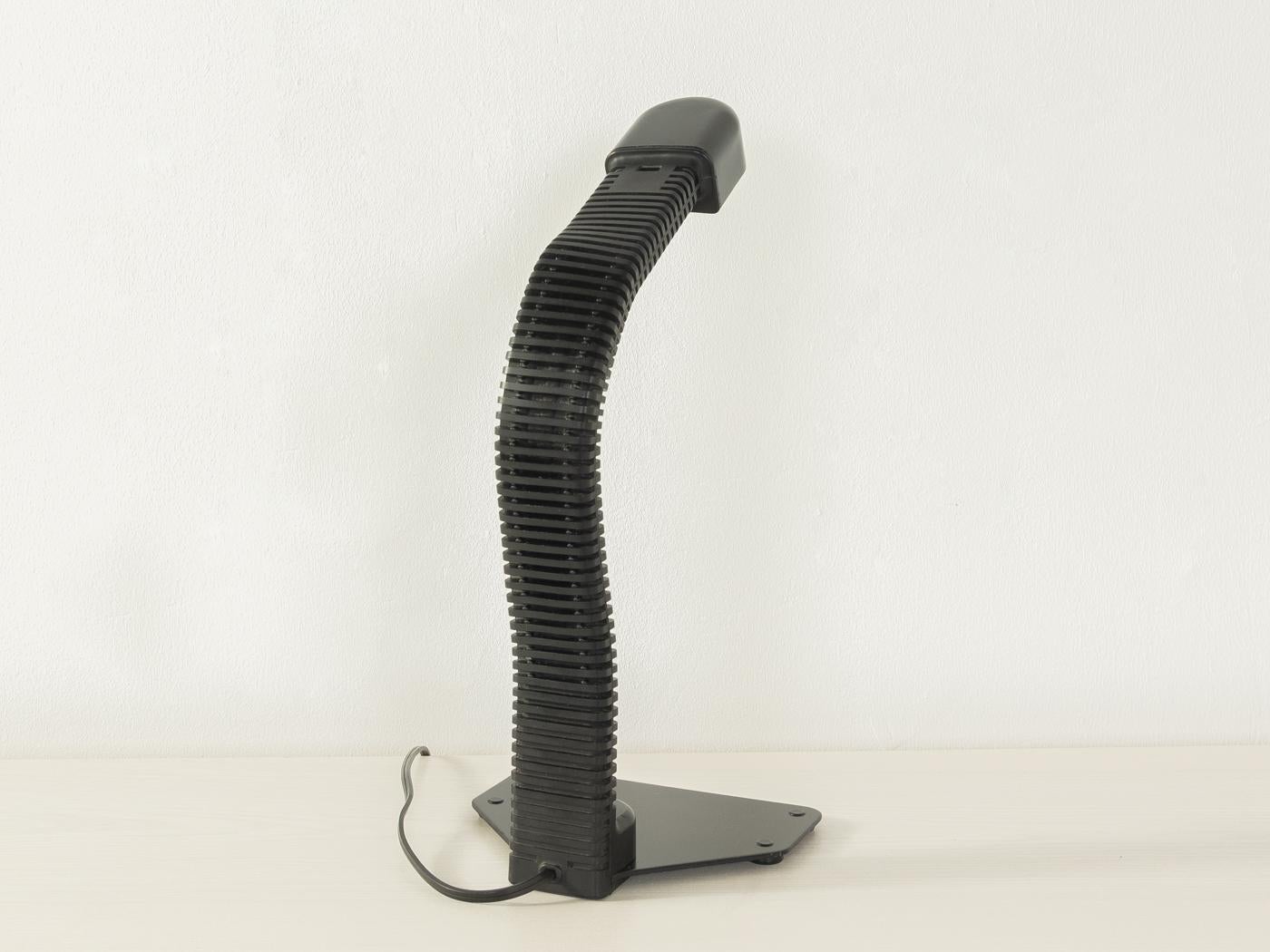 COBRA desk lamp, Kisho Kurokawa, Yamagiwa For Sale 2