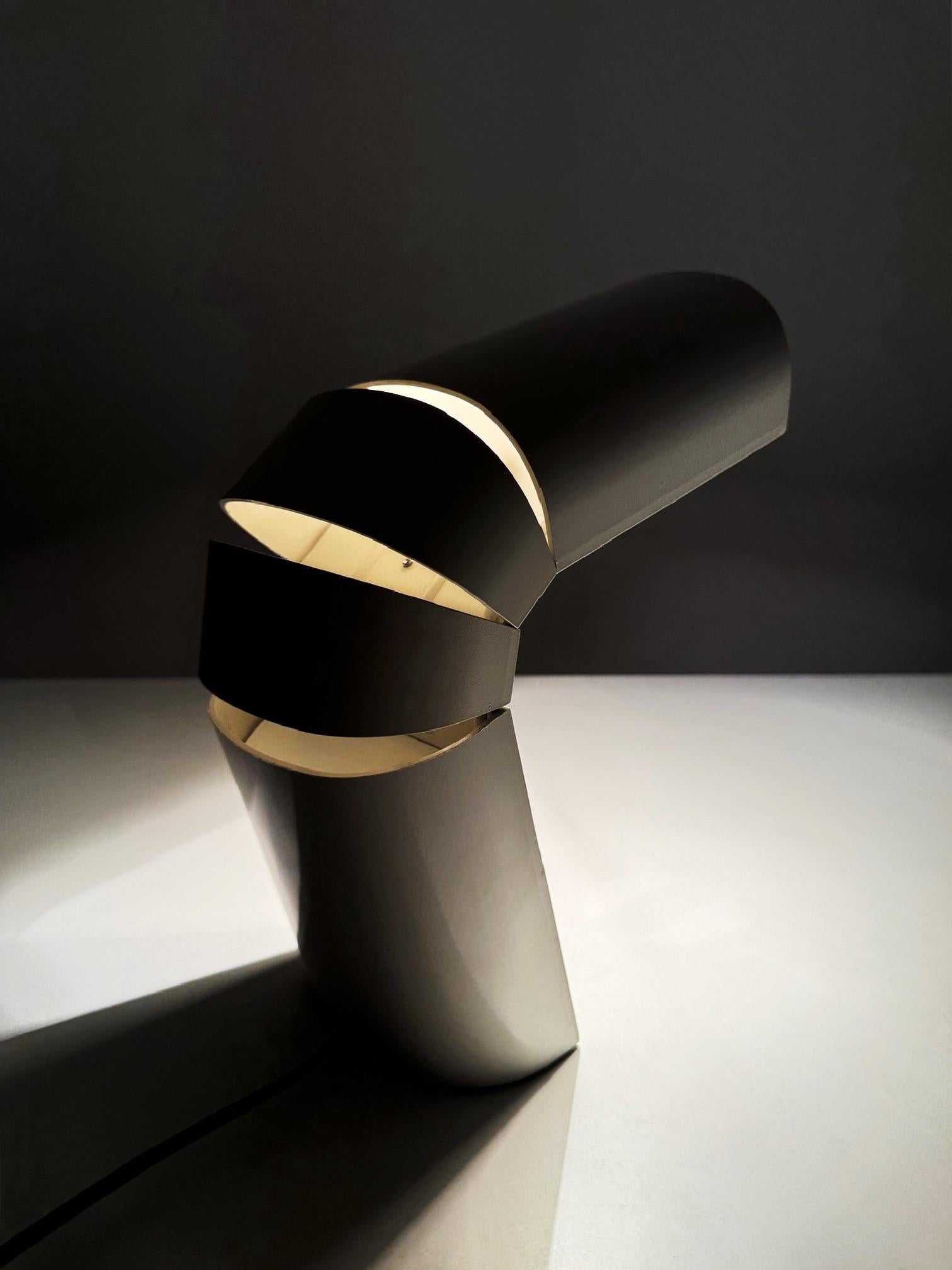 Rara lampada Cobra disegnata da Beth Galí e Ramon Isern per Metalarte, Spagna, 1975

Questa lampada Cobra, disegnata dai famosi Beth Galí e Ramon Isern per Metalarte nel 1975, è un pezzo di design spagnolo molto ricercato. Conosciuta per la sua