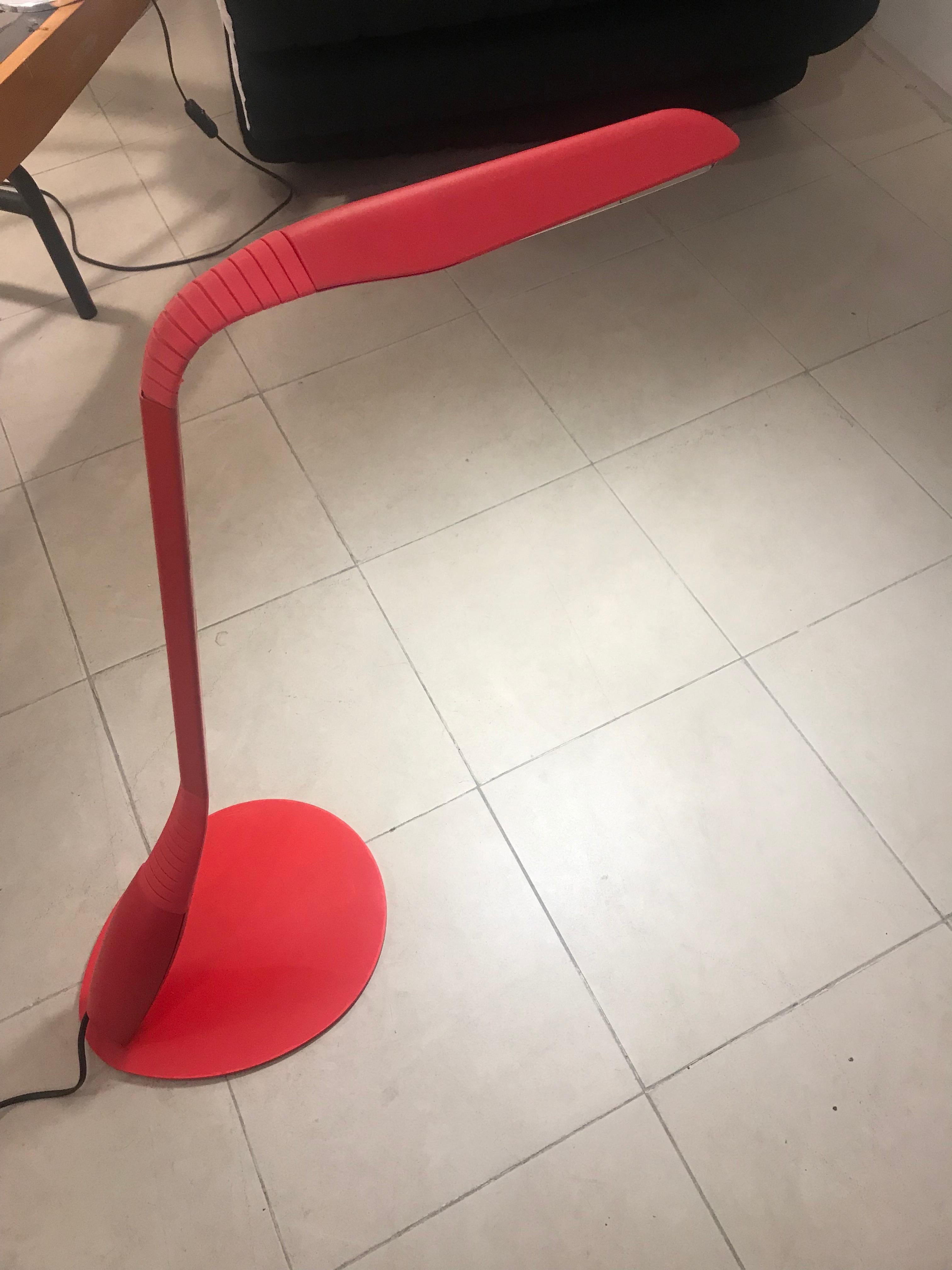 Beautiful Cobra lamp
Drawn by Philippe Michel for Manade
circa 1980
Made in France
Articulated arm in 2 places
Red
H 65 cms / l 24 / p 24
290 euros.