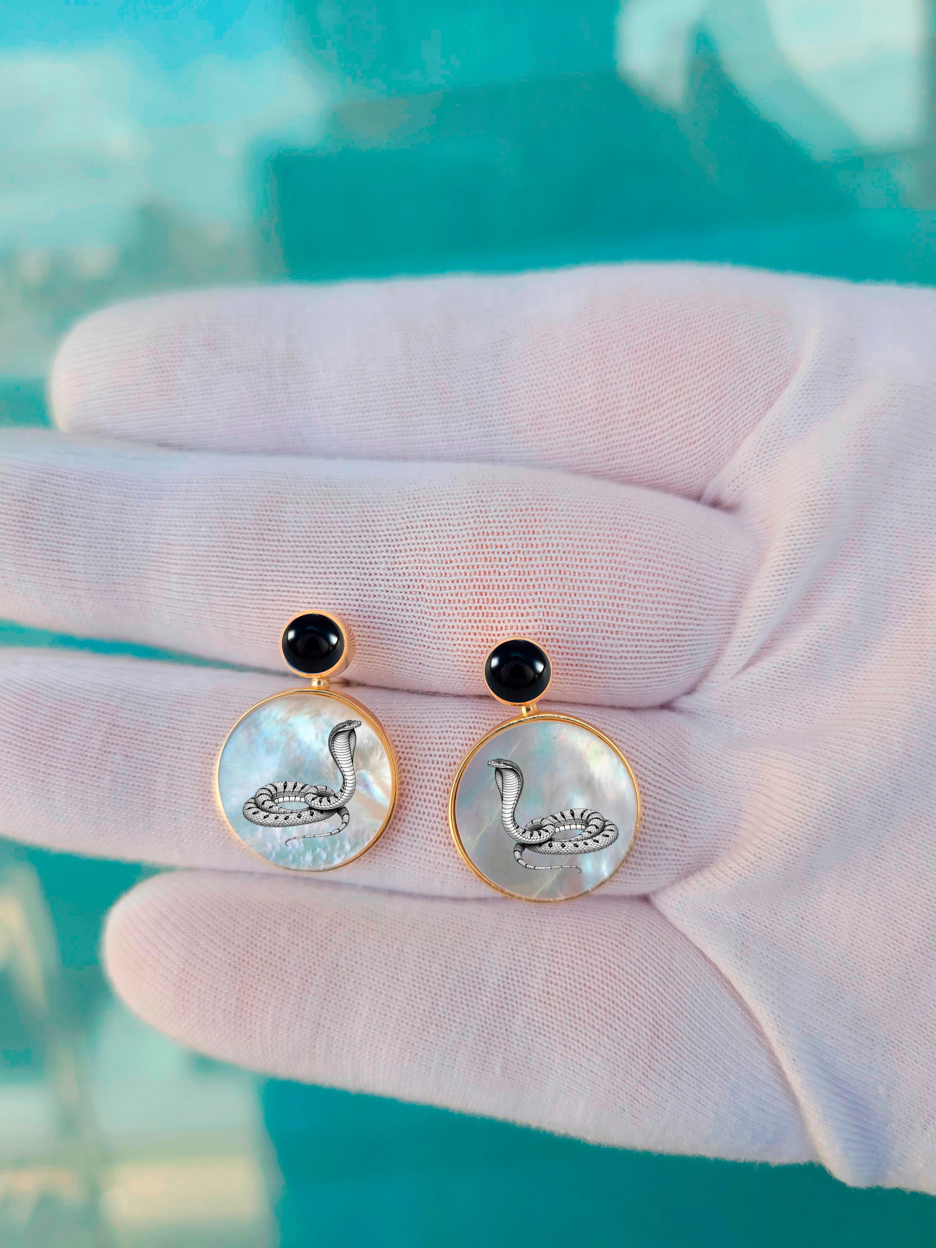 Pendientes de serpiente cobra en blanco y negro con ónice y madreperla en Nuevo estado para la venta en Istanbul, TR
