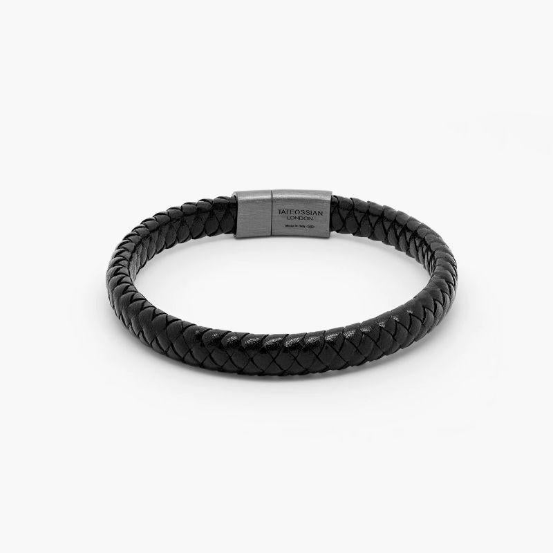 Cobra Sontuoso Bracelet in Italian Black Leather with Black Rhodium Plated Sterling Silver, Size L

Black-coloured Italian leather strands are delicately woven together to create a textural braid. Finished in a black rhodium plated sterling silver