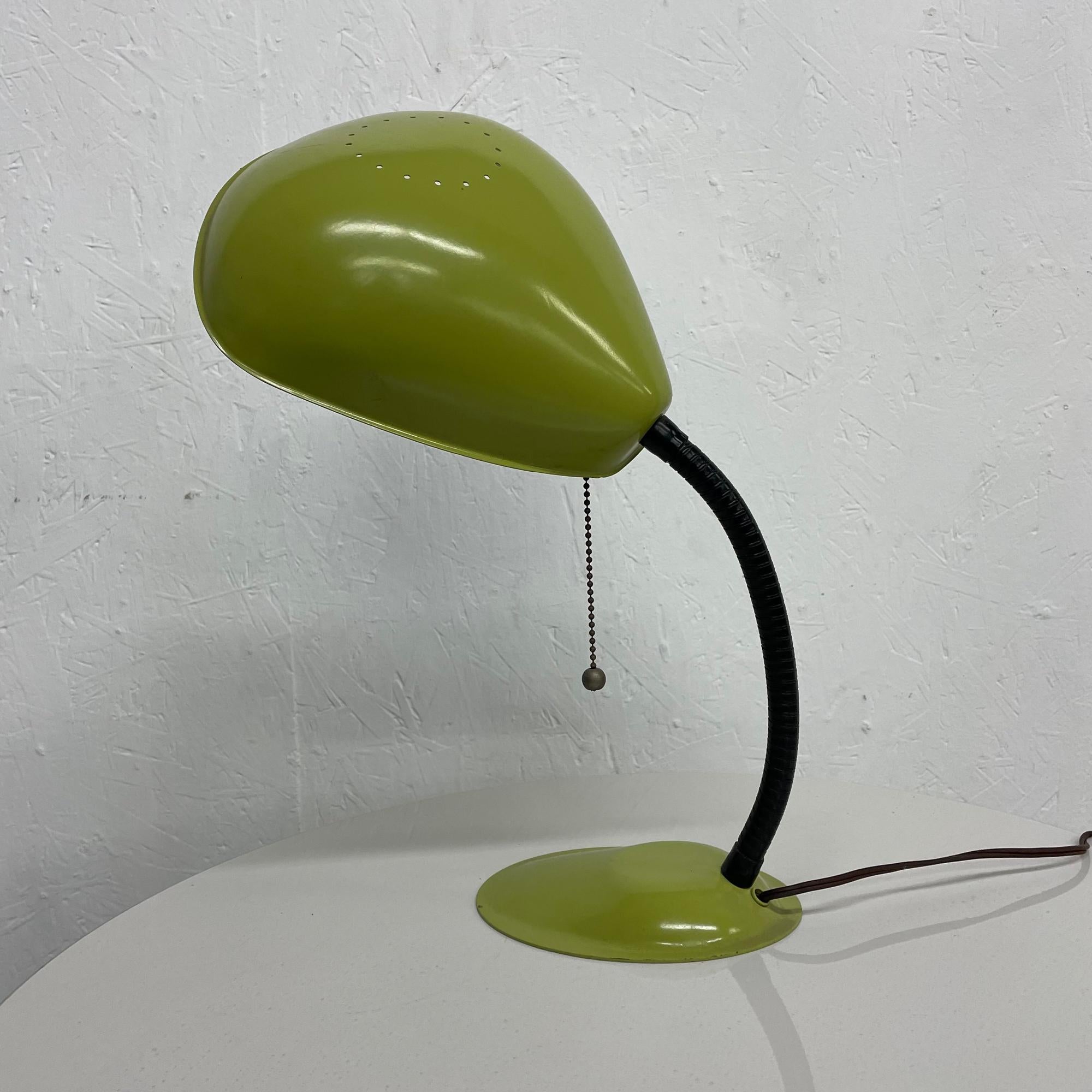 Table Lamp
Mid-Century Modern table desk lamp in the manner of Greta Grossman's Cobra desk lamp iconic design.
Sensational vibrant green color, Mid-Century Modern delight
Features pull chain switch
Measures: 12 H x 9 W x 13 D inches
Preowned