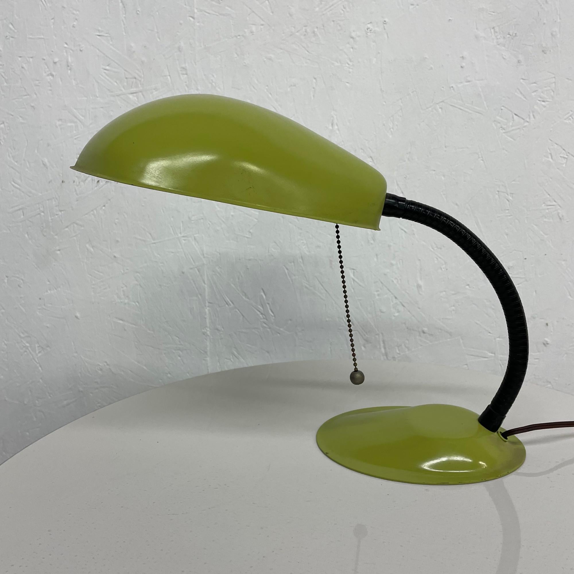 Cobra Style of Greta Grossman Sensational Green Table Desk Lamp, 1950s In Good Condition In Chula Vista, CA