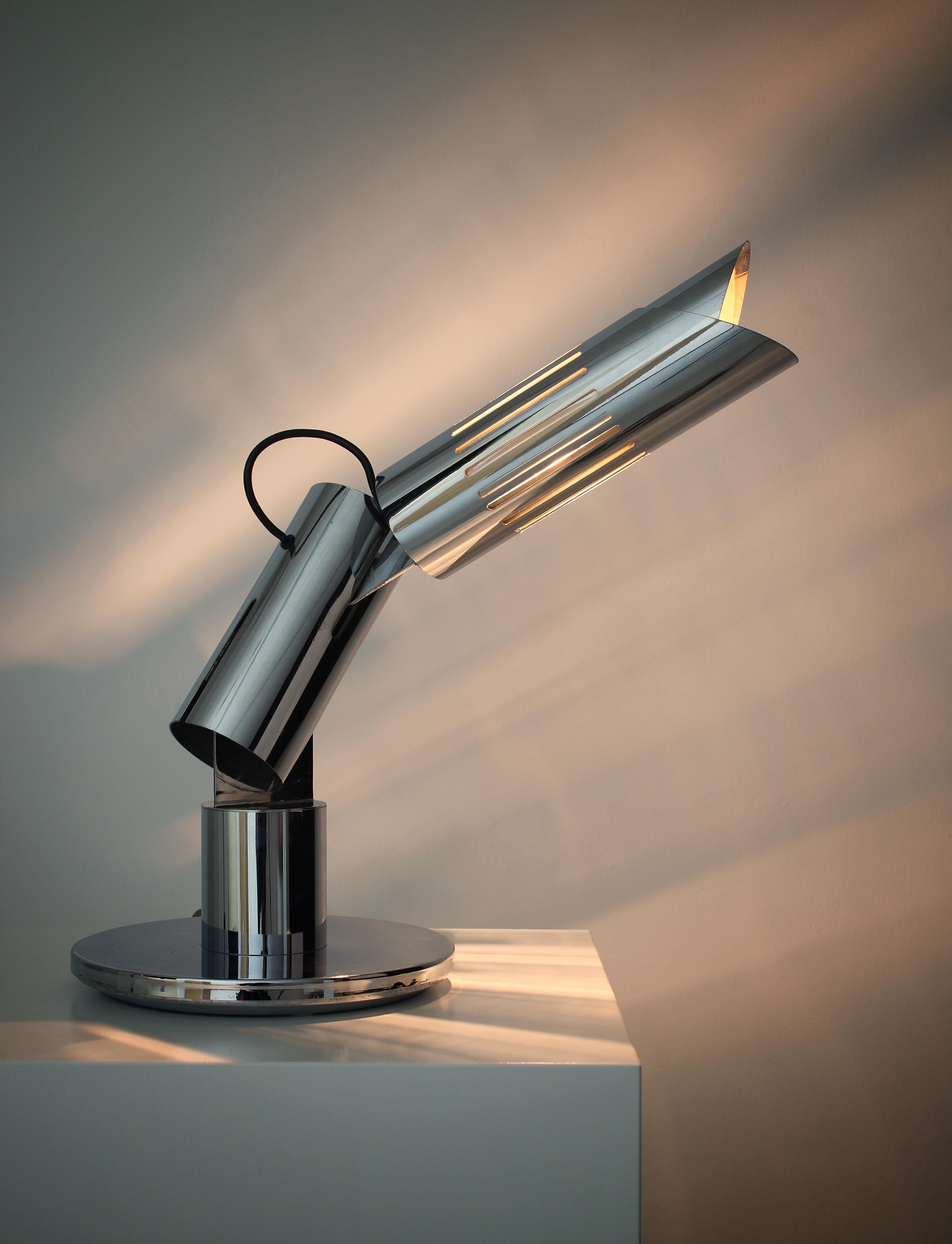 Mid-Century Modern Cobra table lamp by Gabriele D’Ali for Francesconi, 1968 For Sale