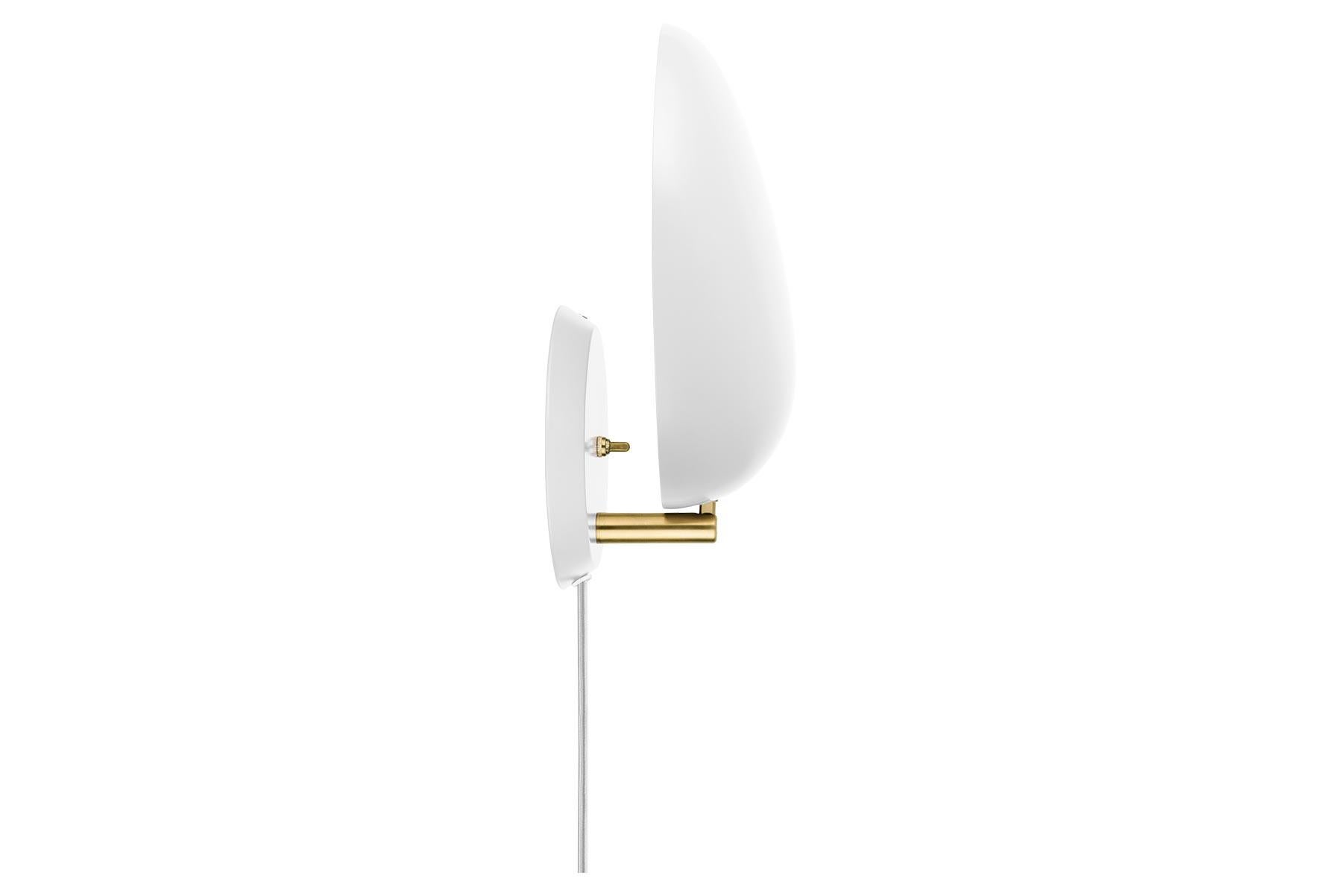 The distinctive cobra wall lamp is designed by Greta M. Grossman in the 1950s, taking its name from the oval shade, playfully resembling the snake’s hood. Greta M. Grossman’s delicate design language beautifully comes to live with the lamp’s simple,