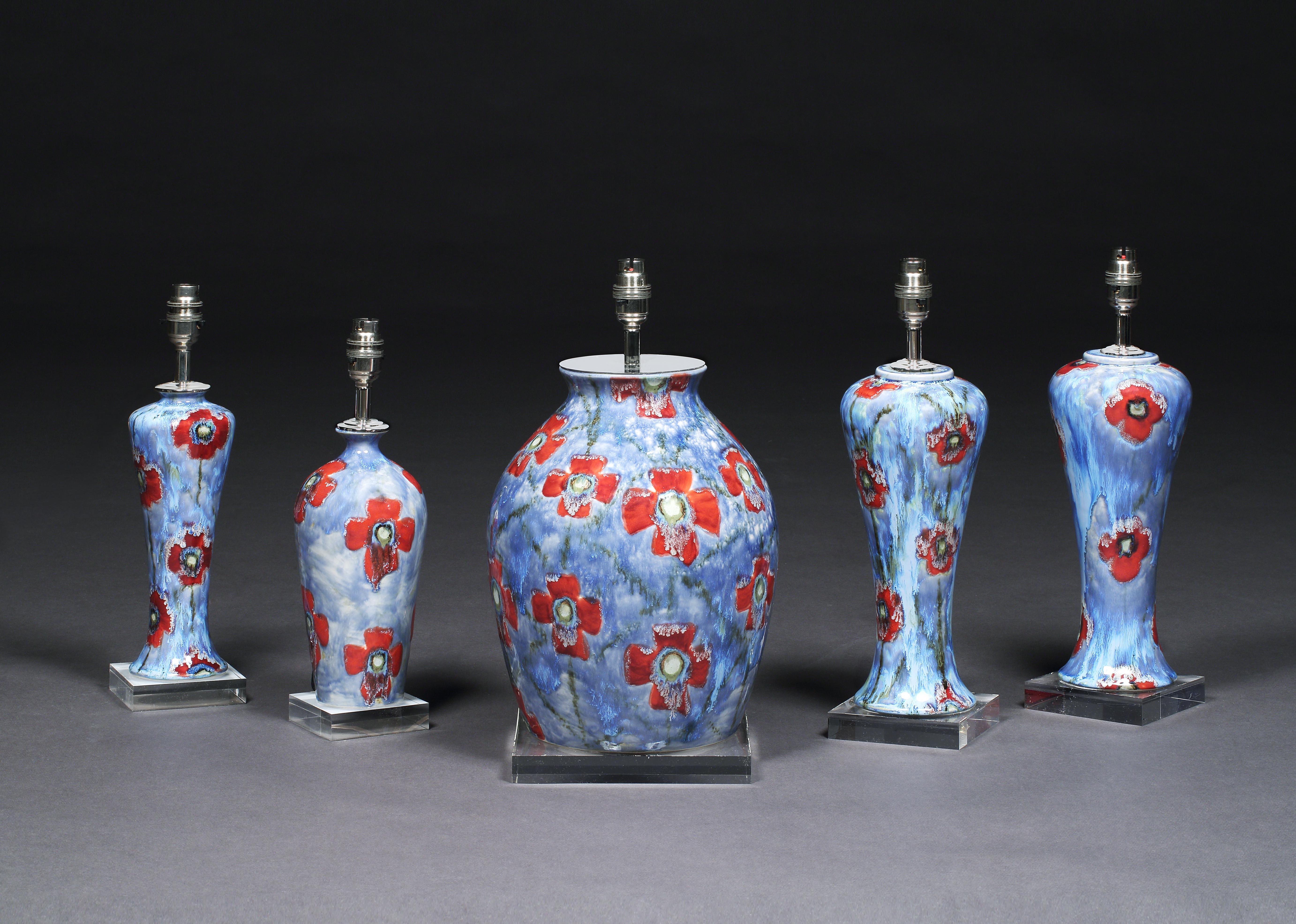 Vernissé Ensemble de 3 vases anita harris à motifs cobridge, coquelicot et glace peints à la main en vente