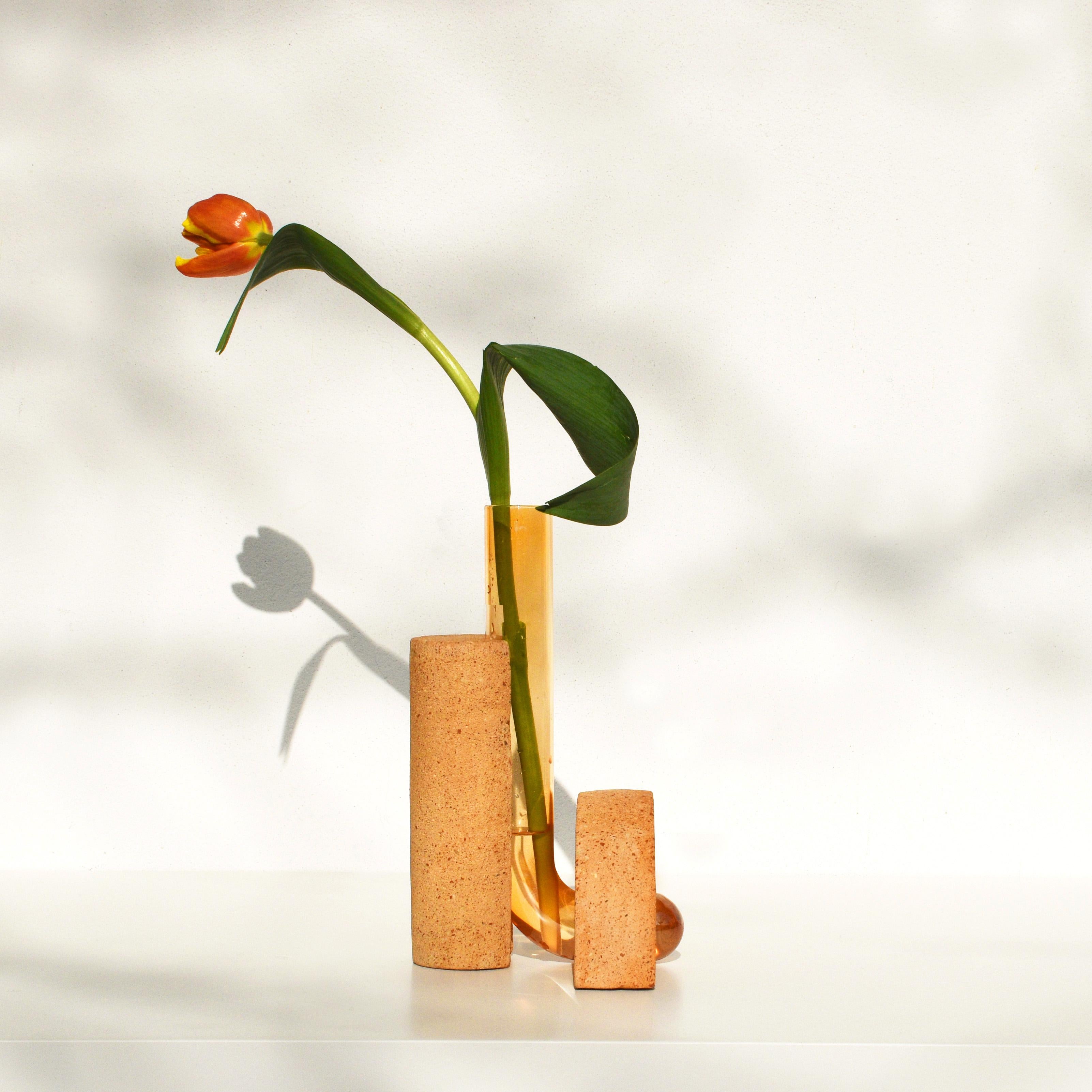 italien Vase en pierre et verre orange fabriqué de manière responsable par COKI en vente