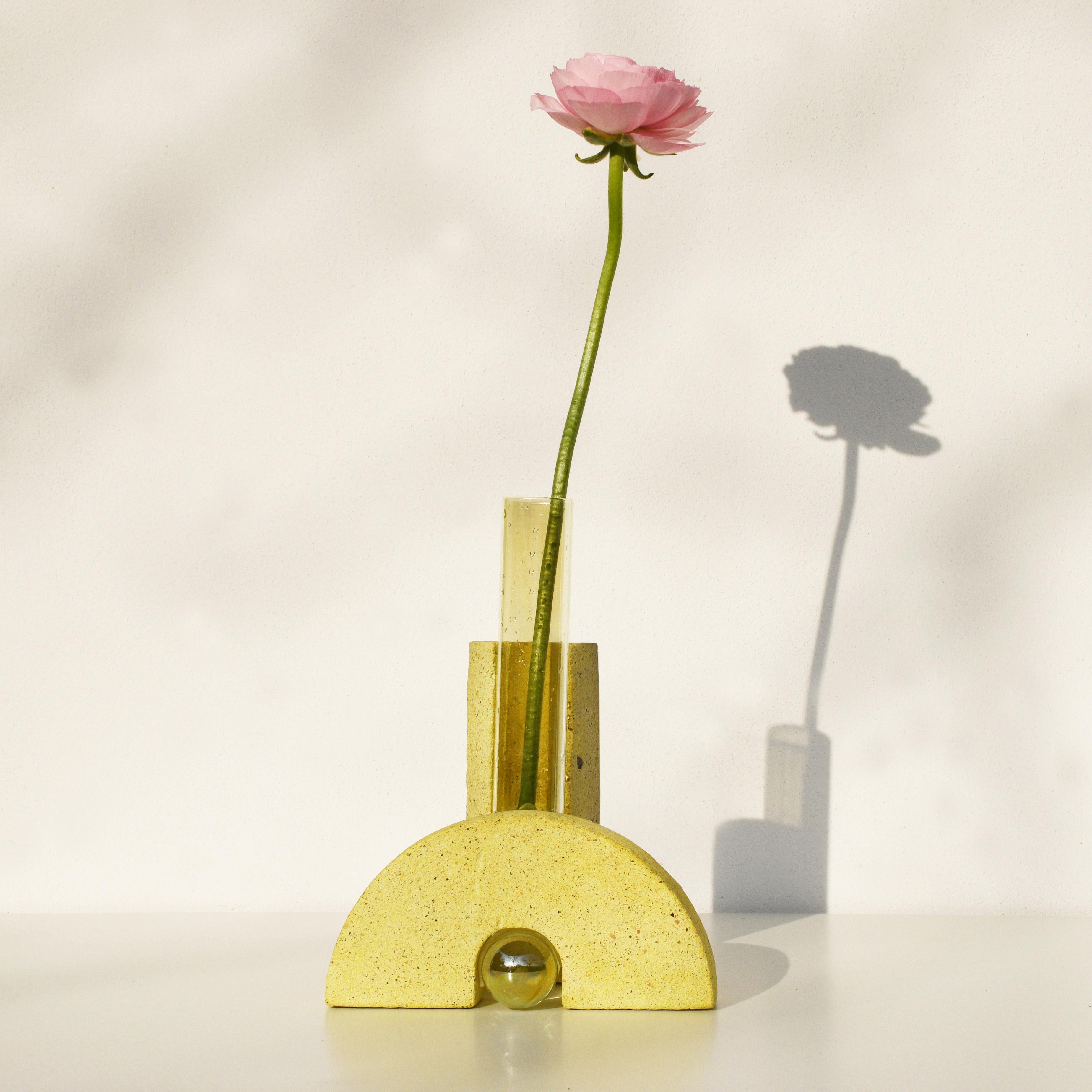 Yellow contemporary vase, handcrafted in Italy by COKI In New Condition For Sale In Rimini, IT