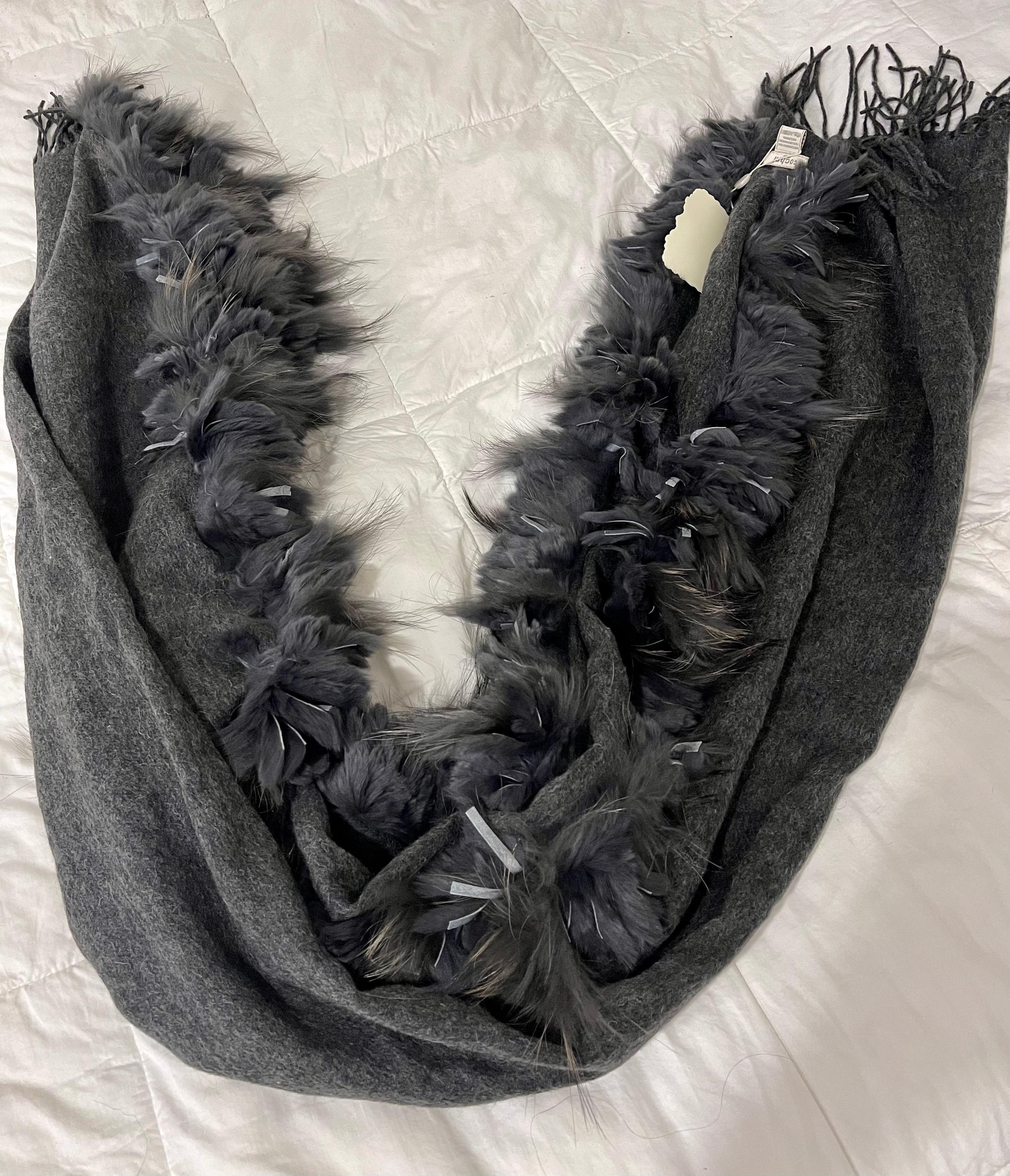 Cochni Italy 70% Cashmere & Wool Shawl/Stole Thick 100% Rabbit Fur Trim Grey For Sale 2