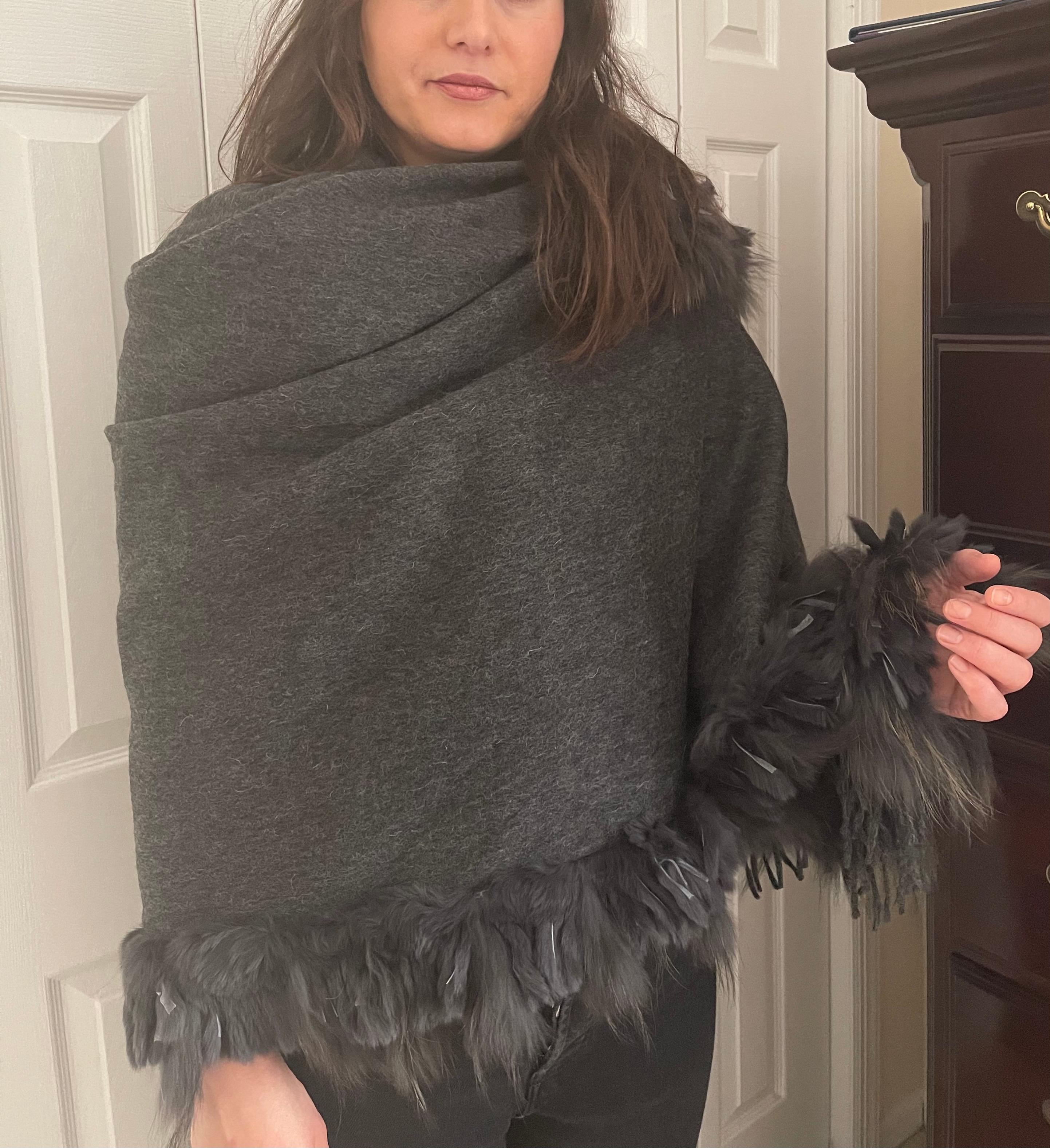Cochni Italy 70% Cashmere & Wool Shawl/Stole Thick 100% Rabbit Fur Trim Grey For Sale 10