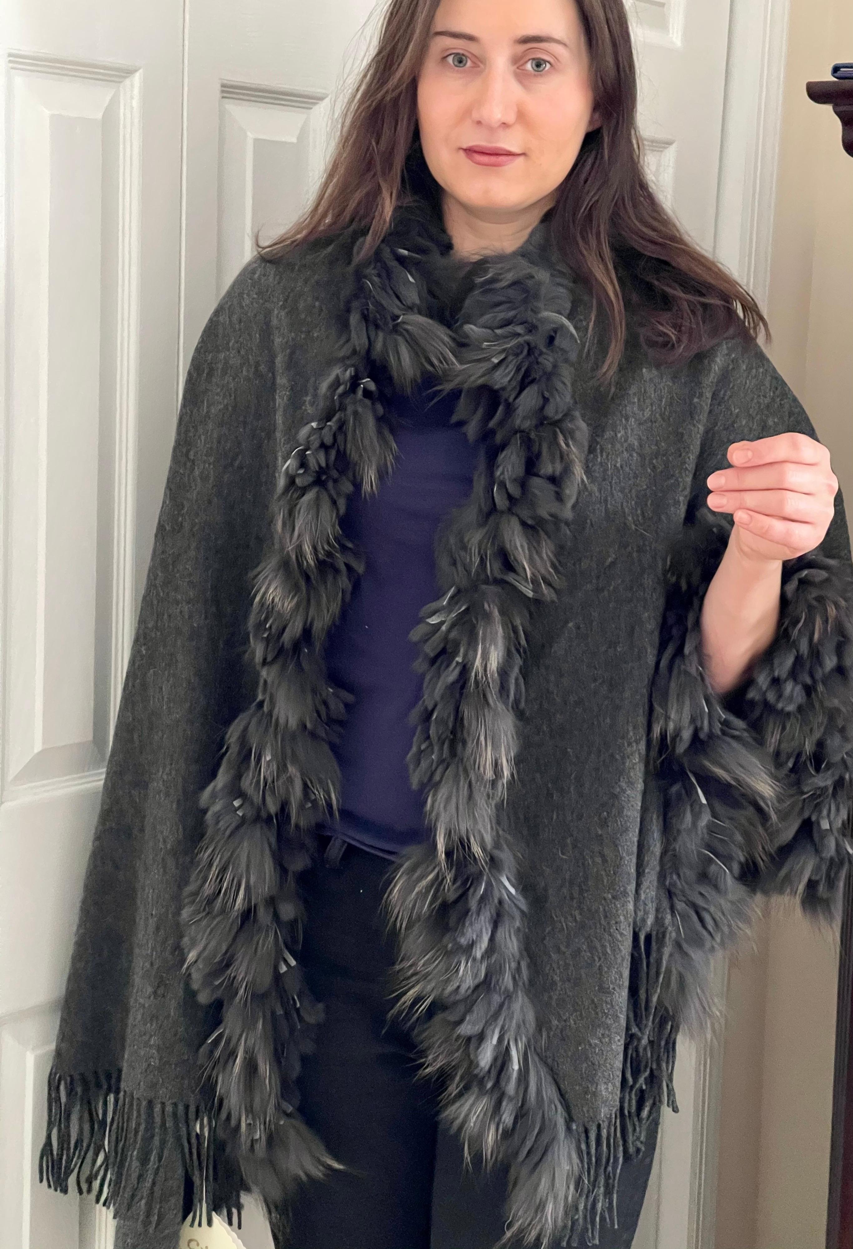 Women's or Men's Cochni Italy 70% Cashmere & Wool Shawl/Stole Thick 100% Rabbit Fur Trim Grey For Sale
