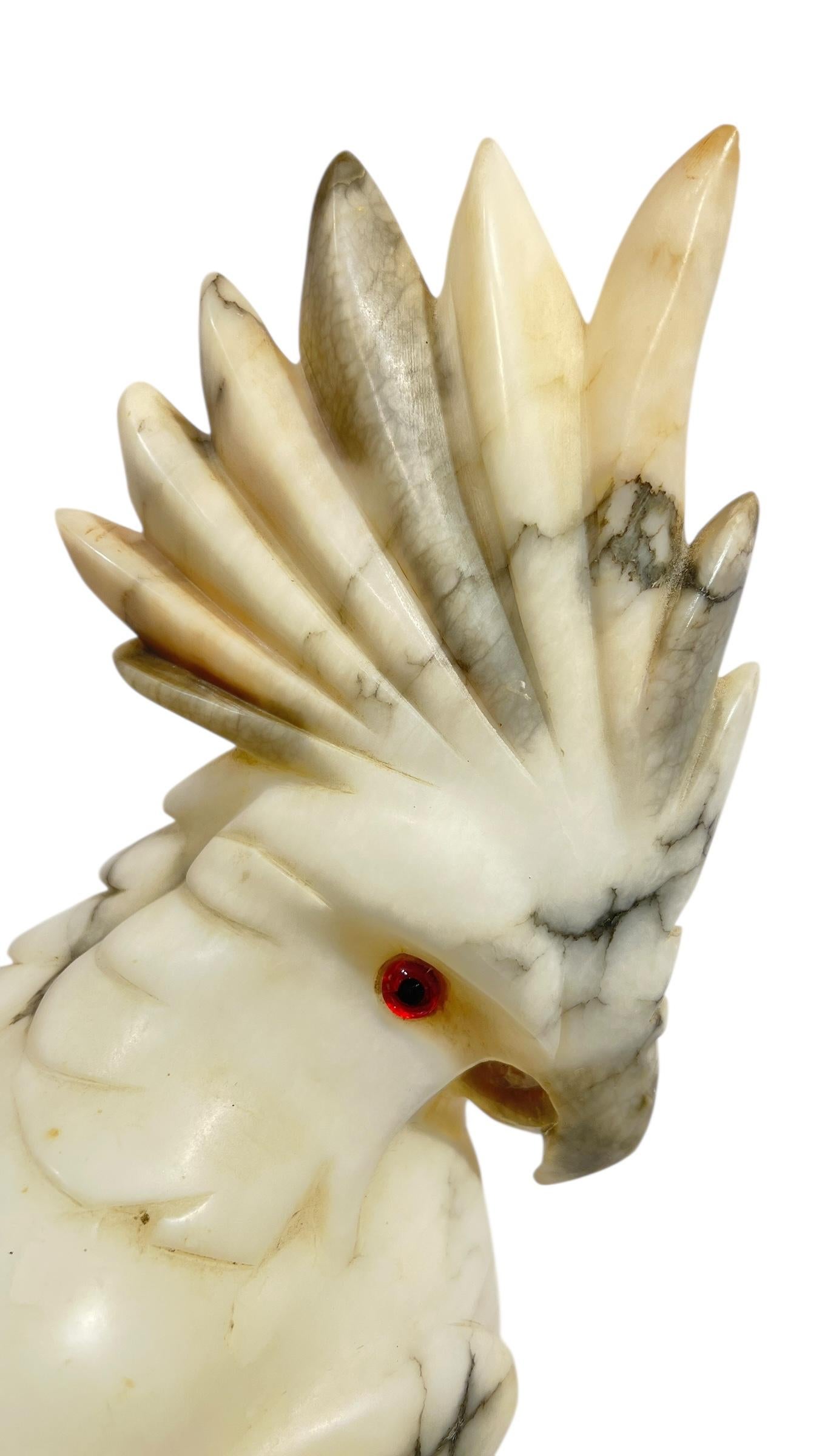 20ième siècle Perroquet cacatoès Sculpture en pierre d'albâtre en vente