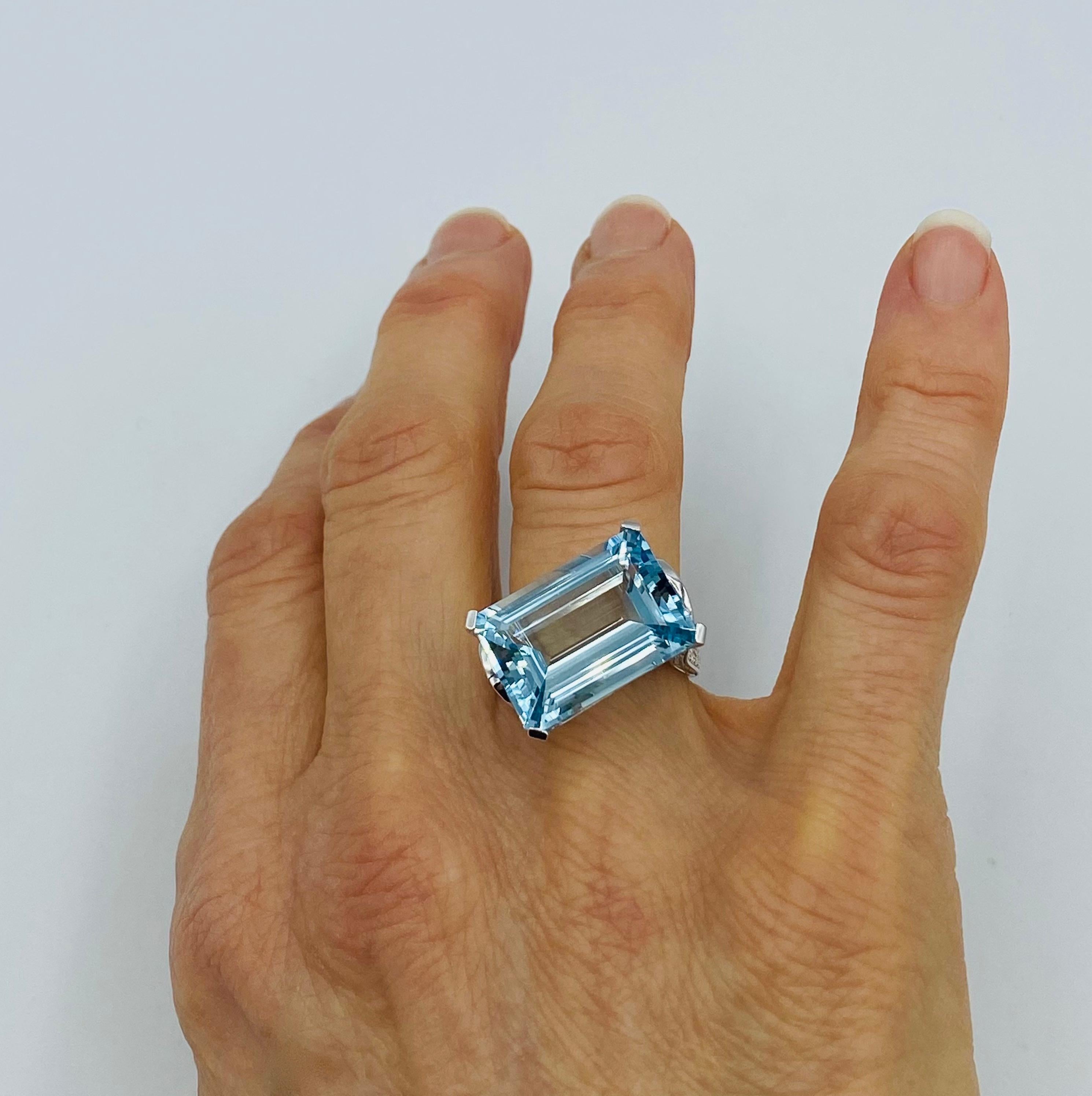 Cocktail 13.17 carat Aquamarine Diamond 18Kt Gold Two in One Ring  For Sale 2
