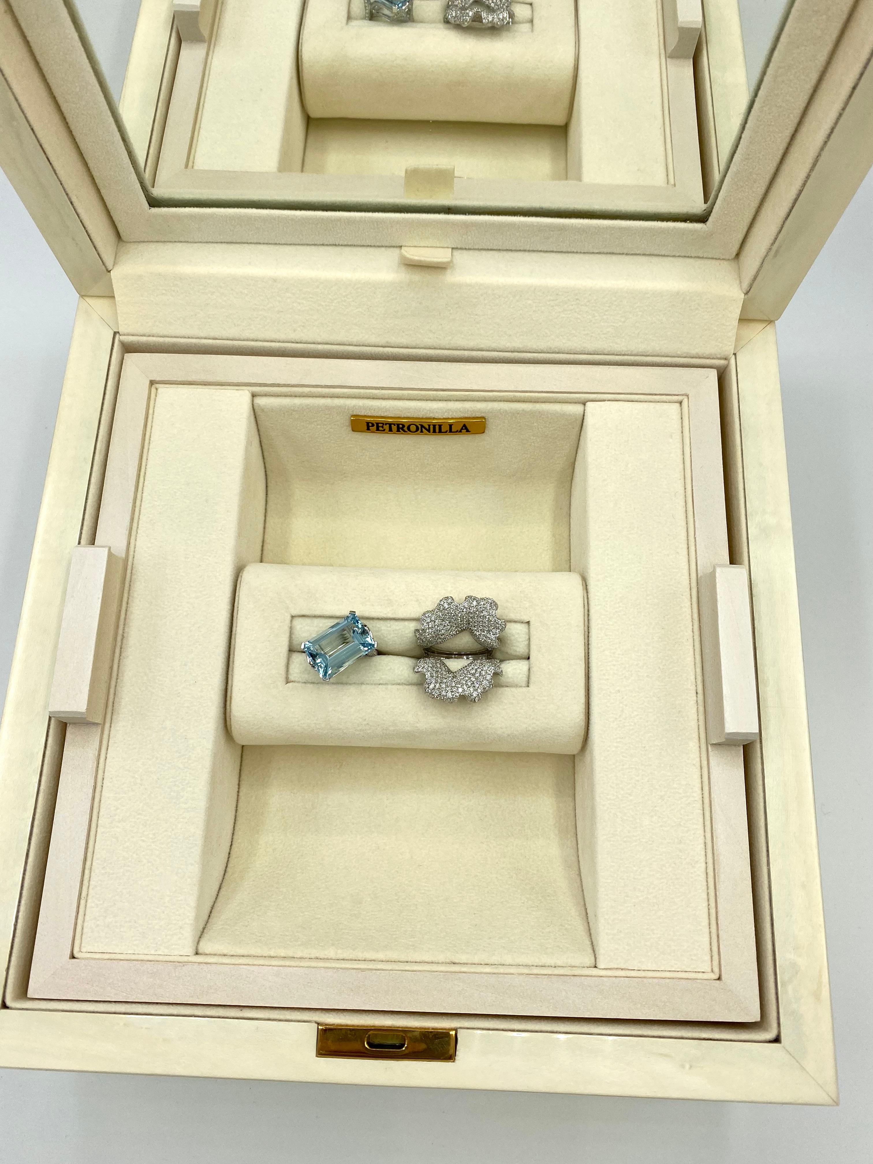 Anello Cocktail con acquamarina e diamanti in oro 18Kt da 13,17 carati in vendita 9