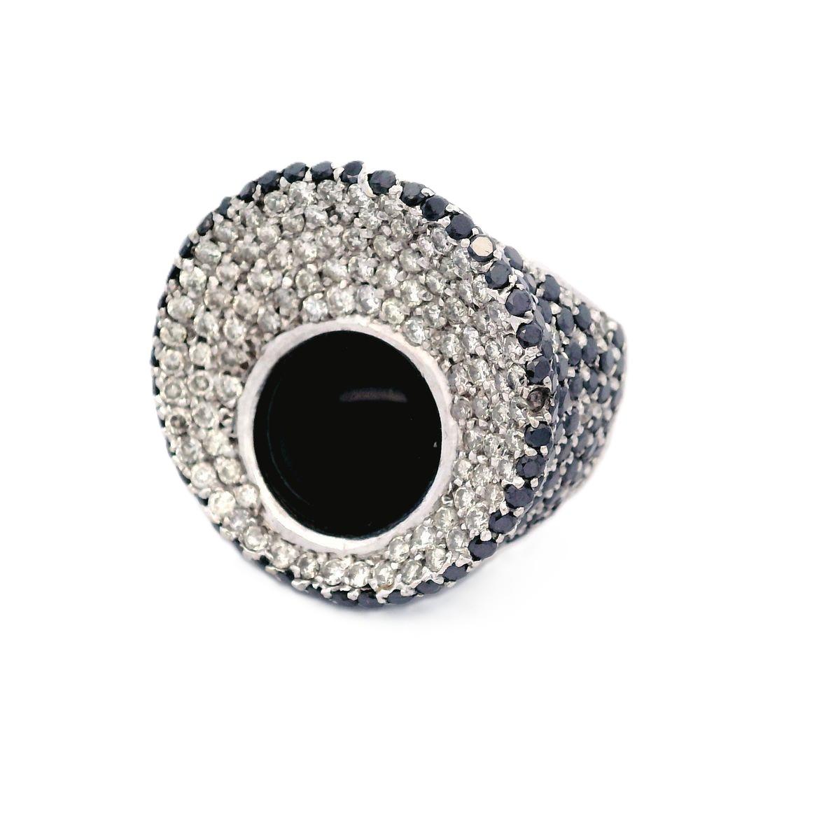 Cabochon Cocktail 18kt white Gold Ring with Onyx & Diamonds 18k Gold Cocktail Ring For Sale