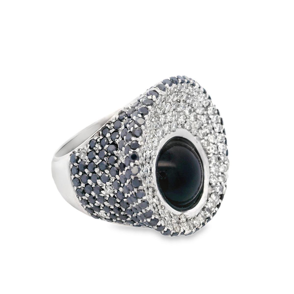 Women's or Men's Cocktail 18kt white Gold Ring with Onyx & Diamonds 18k Gold Cocktail Ring For Sale