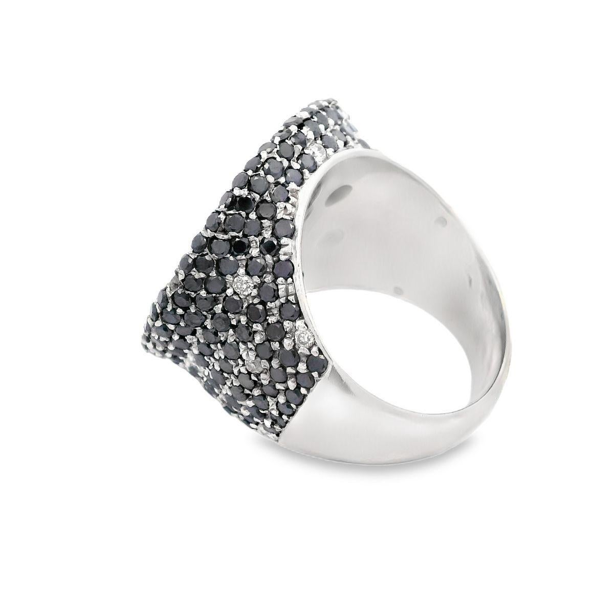 Cocktail 18kt white Gold Ring with Onyx & Diamonds 18k Gold Cocktail Ring For Sale 1