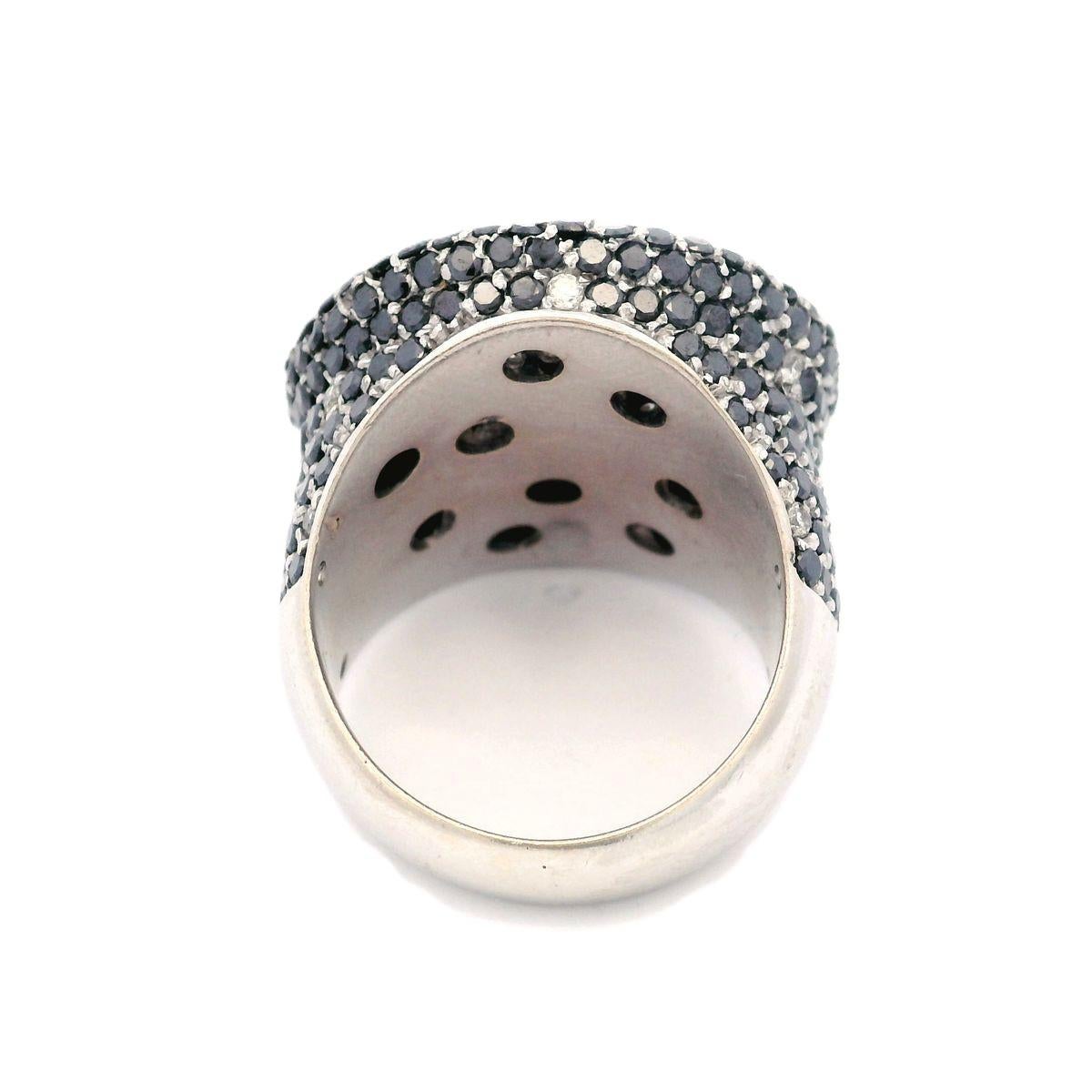 Cocktail 18kt white Gold Ring with Onyx & Diamonds 18k Gold Cocktail Ring For Sale 2