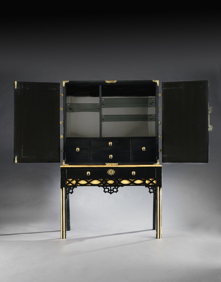 Cocktail a Black Lacquer on Stand For Sale at 1stdibs