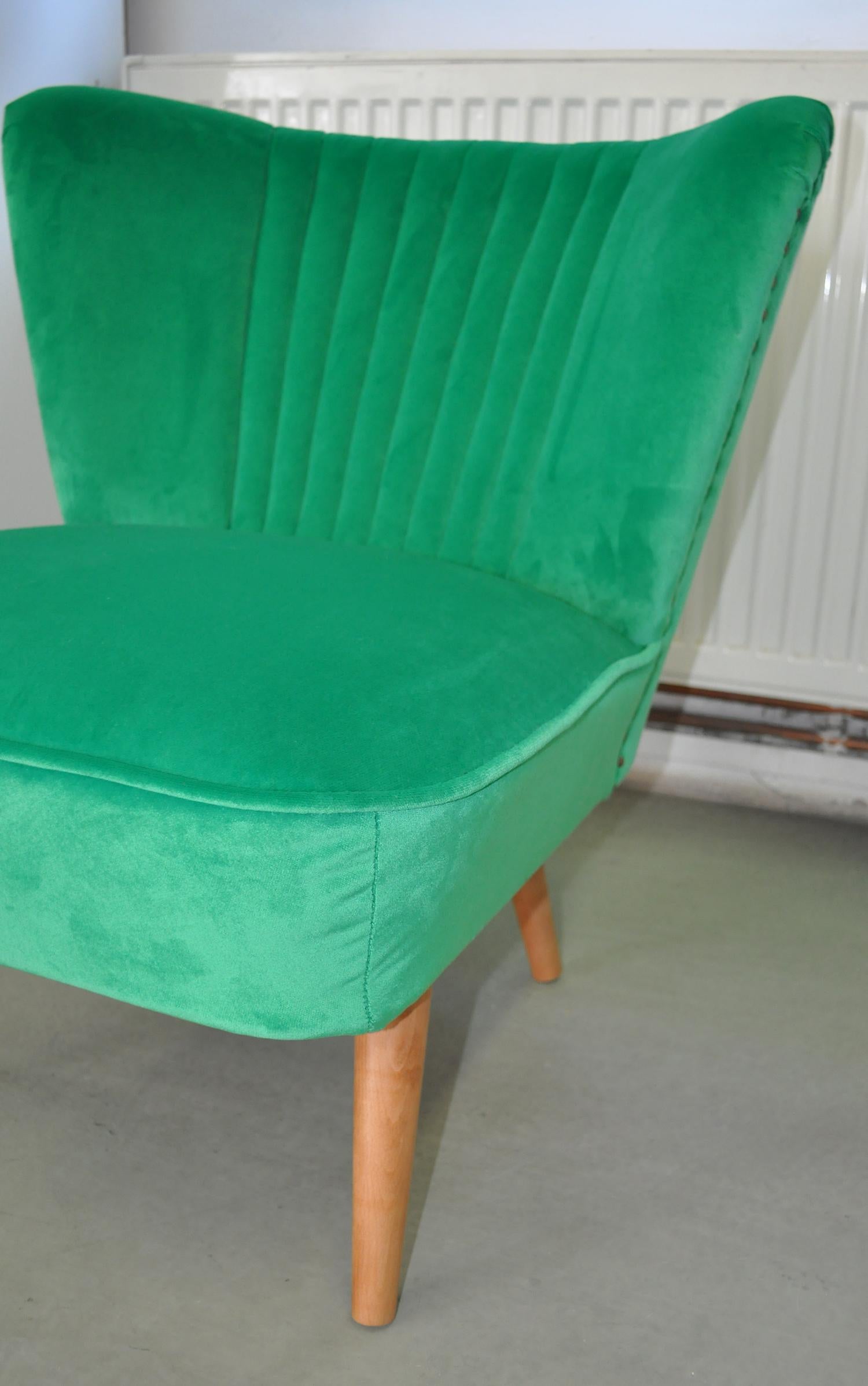 Cocktail Chair with a Green Fabric (Buchenholz) im Angebot