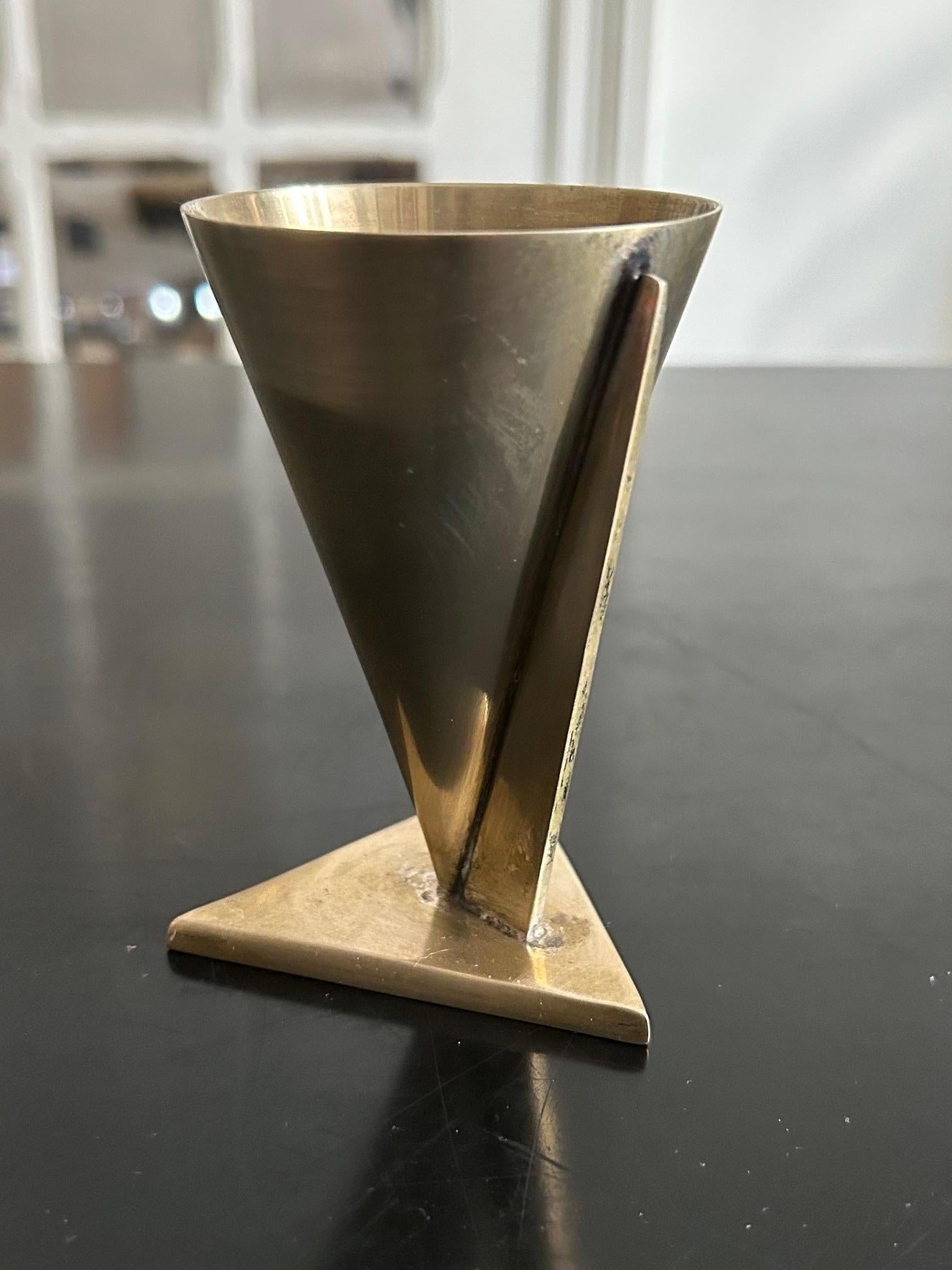 Rare gobelet moderniste français dans le style de La Maison Desny 
L'ère de l'art déco 

