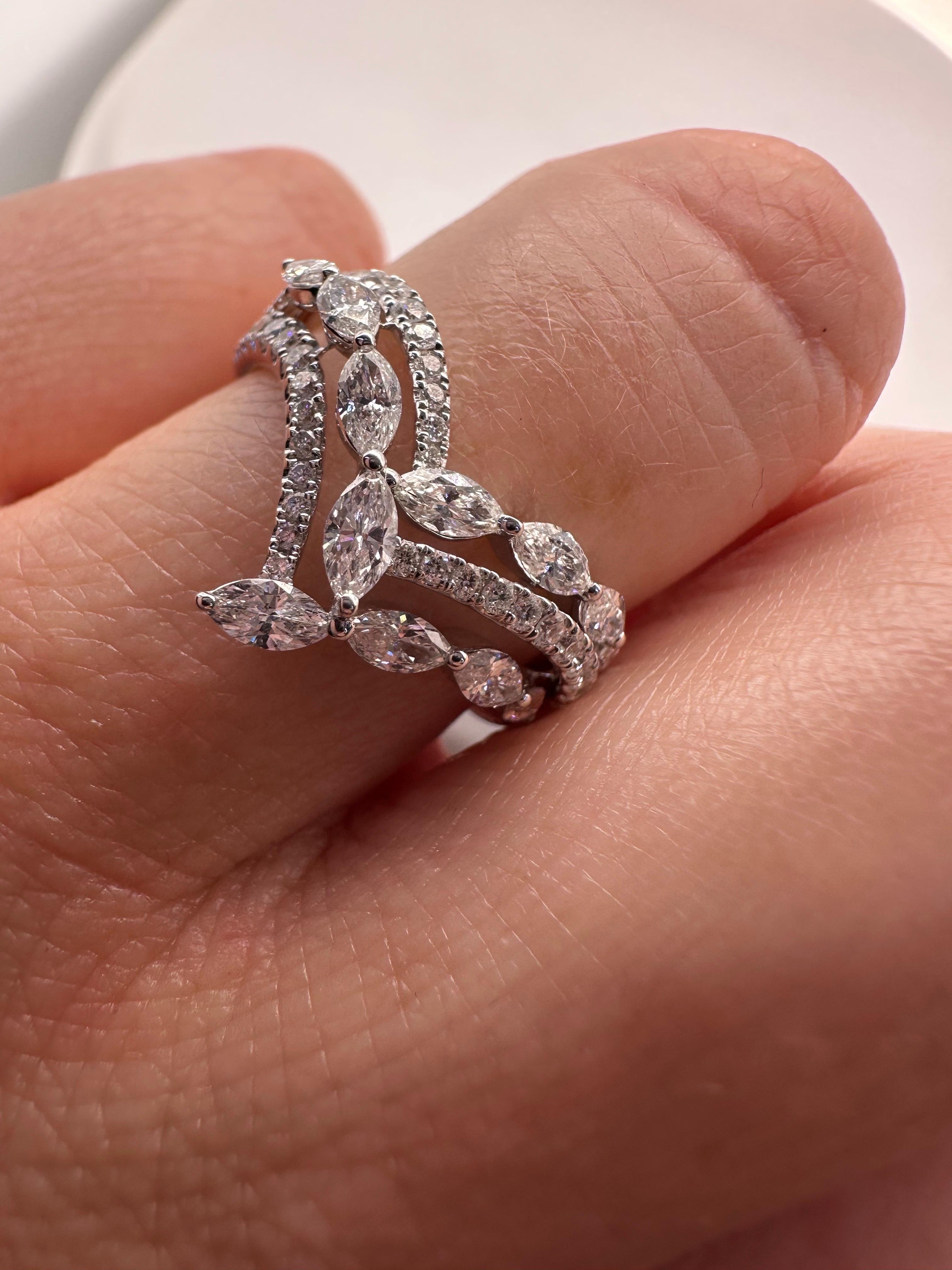Cocktail-Diamantring 18KT Weißgold VS Diamanten F Farbe 1,10ct im Angebot 1
