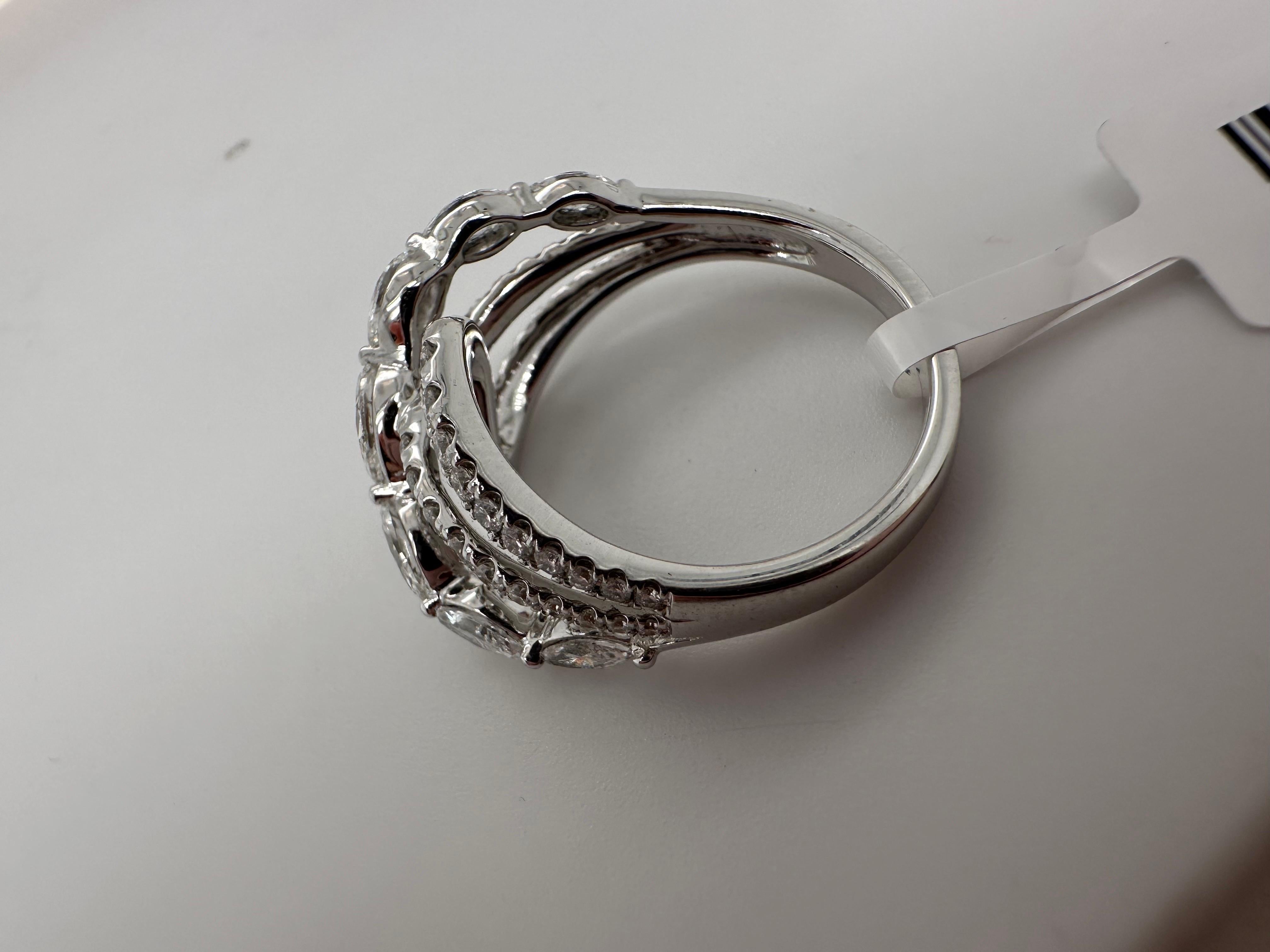 Anillo de diamantes de cóctel Anillo de diamantes marquesa Oro de 18 KT  1,31 quilates VS claridad F en Nuevo estado para la venta en Boca Raton, FL