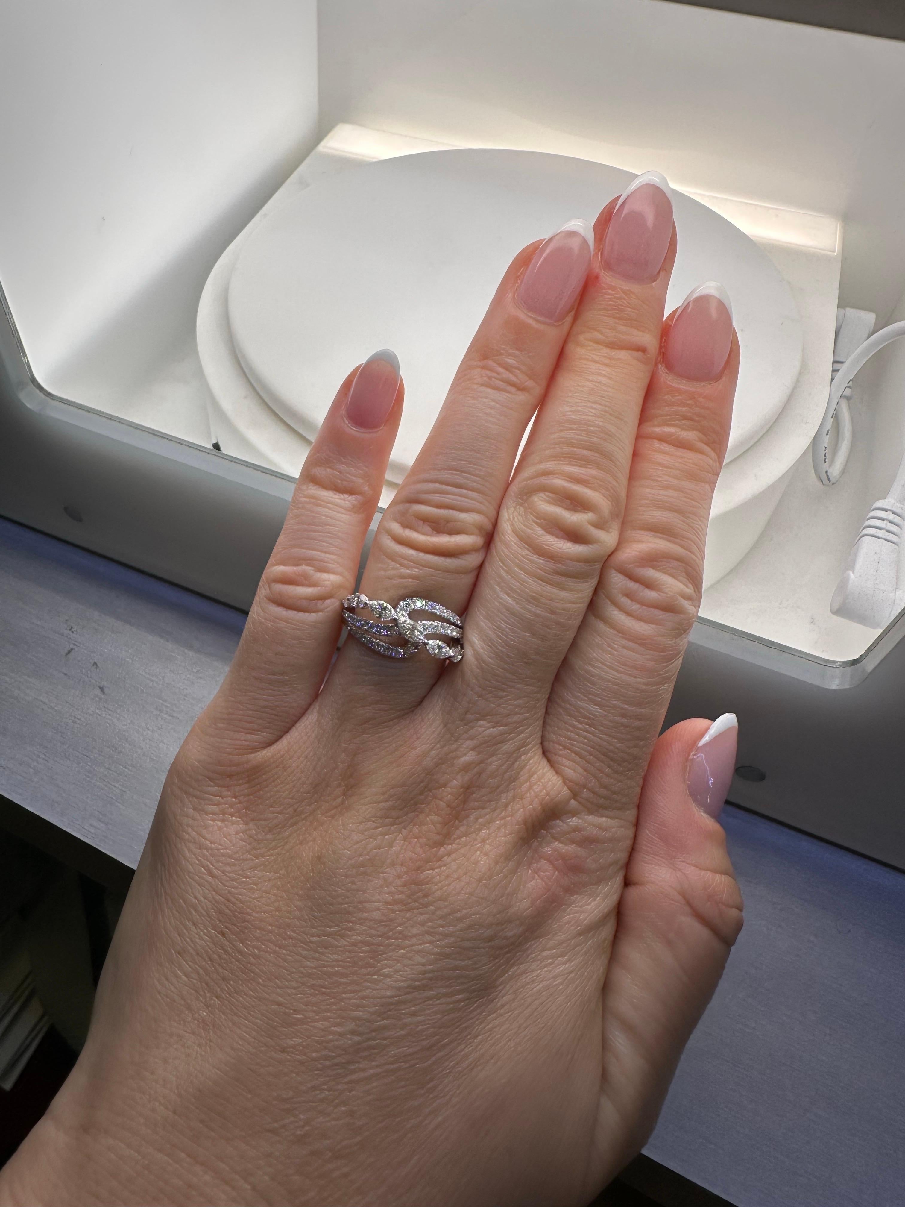 Femenino o masculino Anillo de diamantes de cóctel Anillo de diamantes marquesa Oro de 18 KT  1,31 quilates VS claridad F en venta