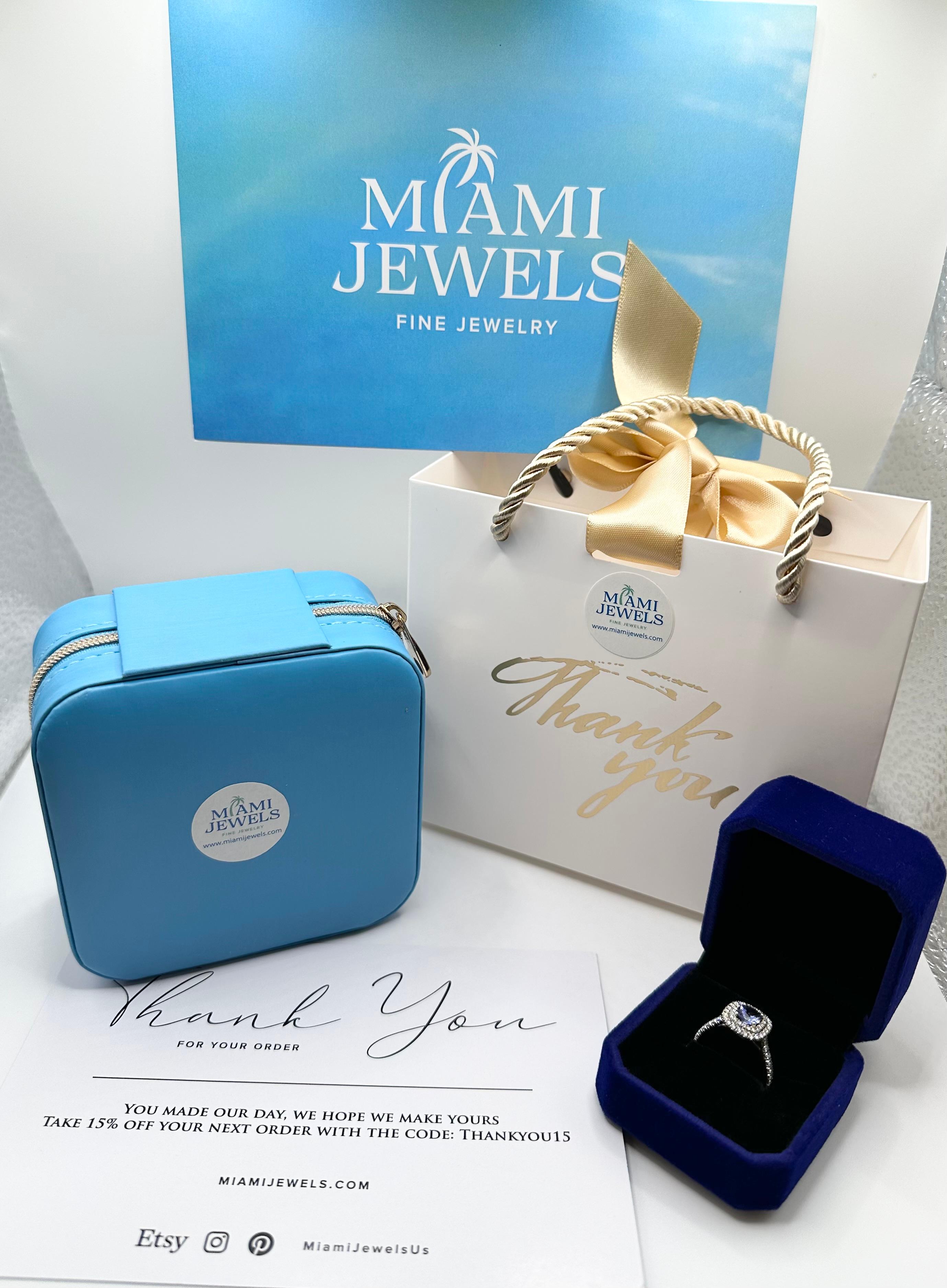 Cocktail diamond ring Marquise queen 18KT gold For Sale 1