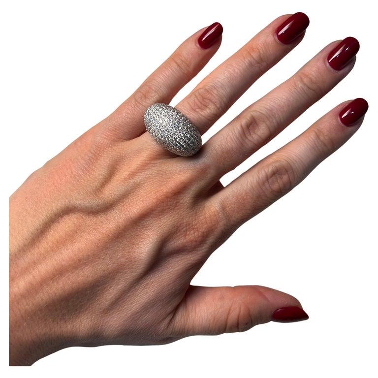 Anello Cocktail con diamante a cupola in oro bianco da 18 carati In condizioni ottime in vendita a Lucerne, CH