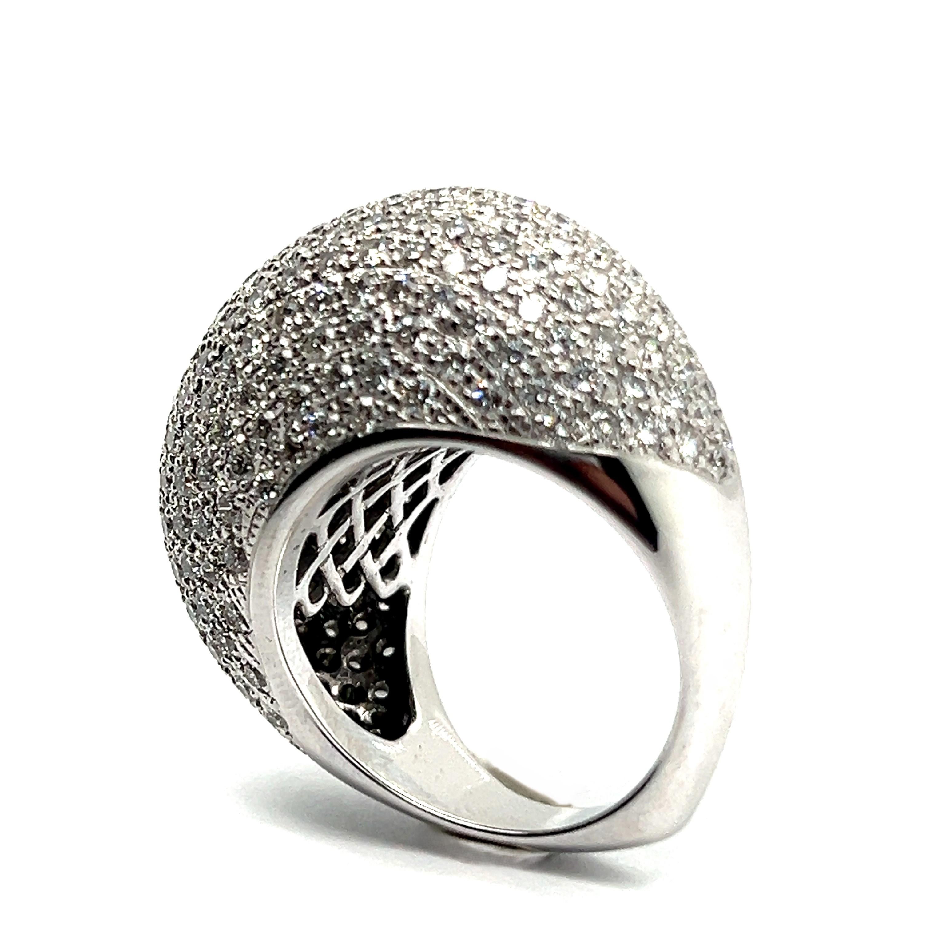 Anello Cocktail con diamante a cupola in oro bianco da 18 carati in vendita 1