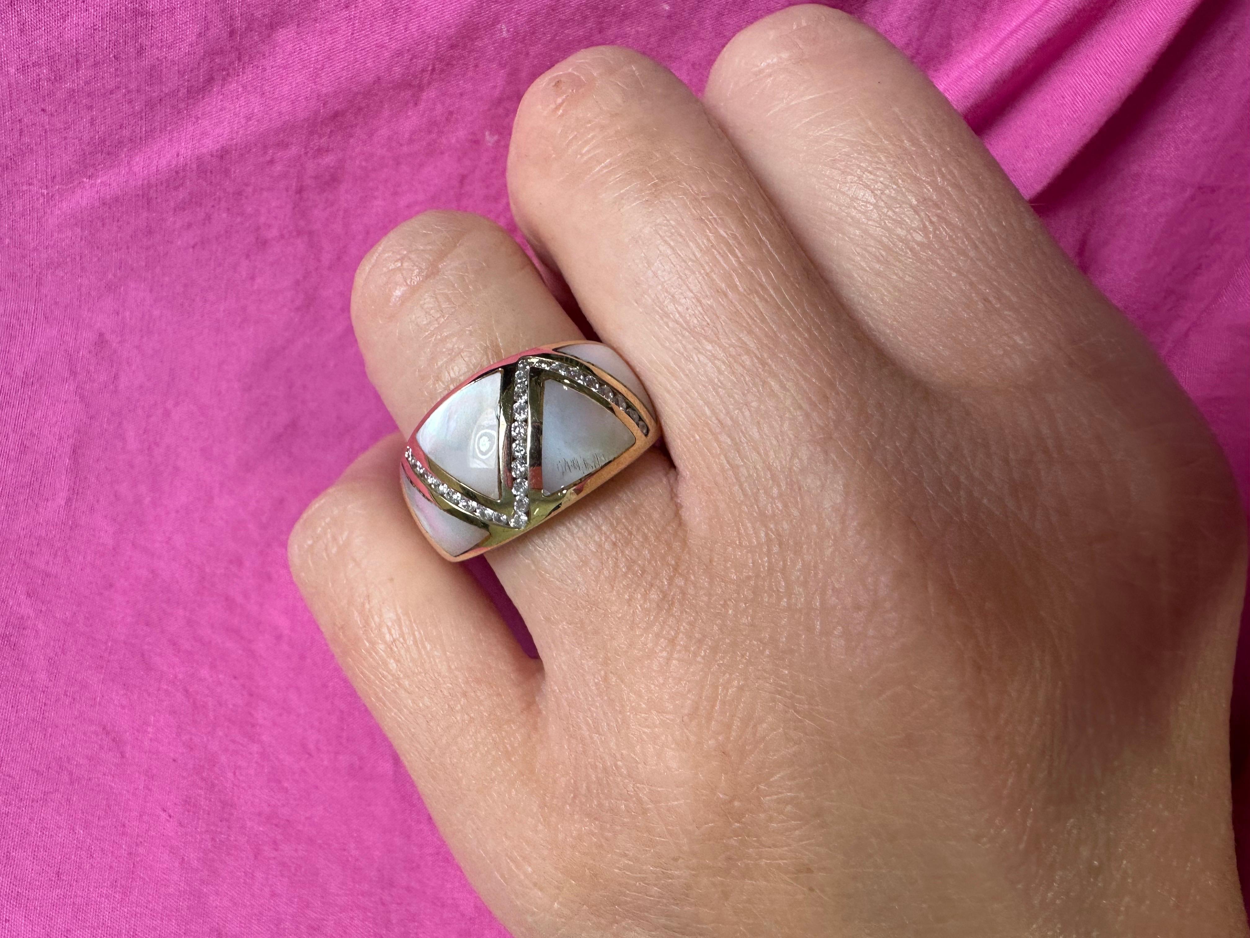 Cocktail Dome ring 14KT gold Diamond ring size 7 In New Condition For Sale In Jupiter, FL