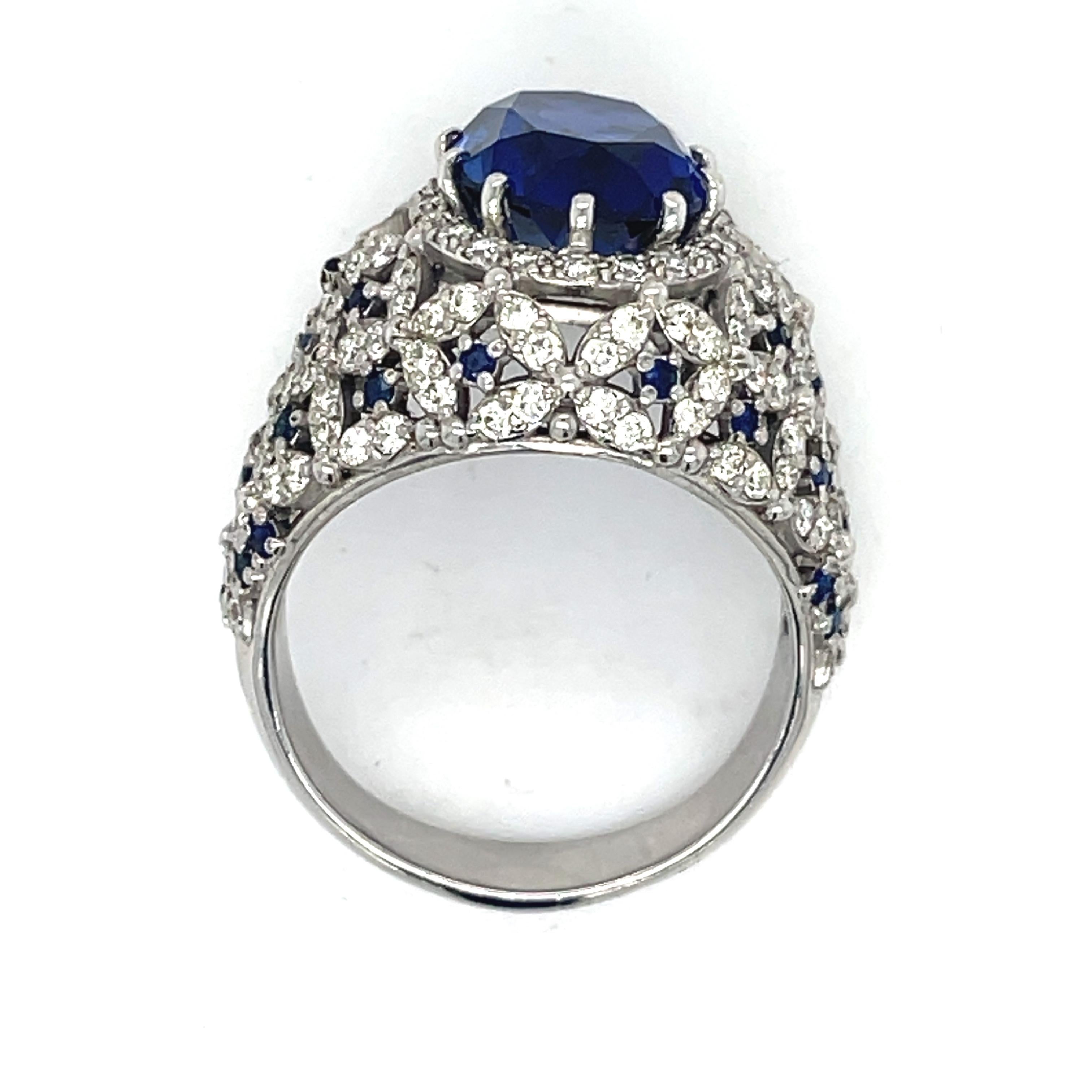 Cocktail Dome ring, synthetic Blue Corundum, Sapphire, and diamond, 14K white gold

Jewelry Material: White Gold 14k (the gold has been tested by a professional)
Total Carat Weight: 7.25ct (Approx.)
Total Metal Weight: 8.63g
Size: 8 US


Grading