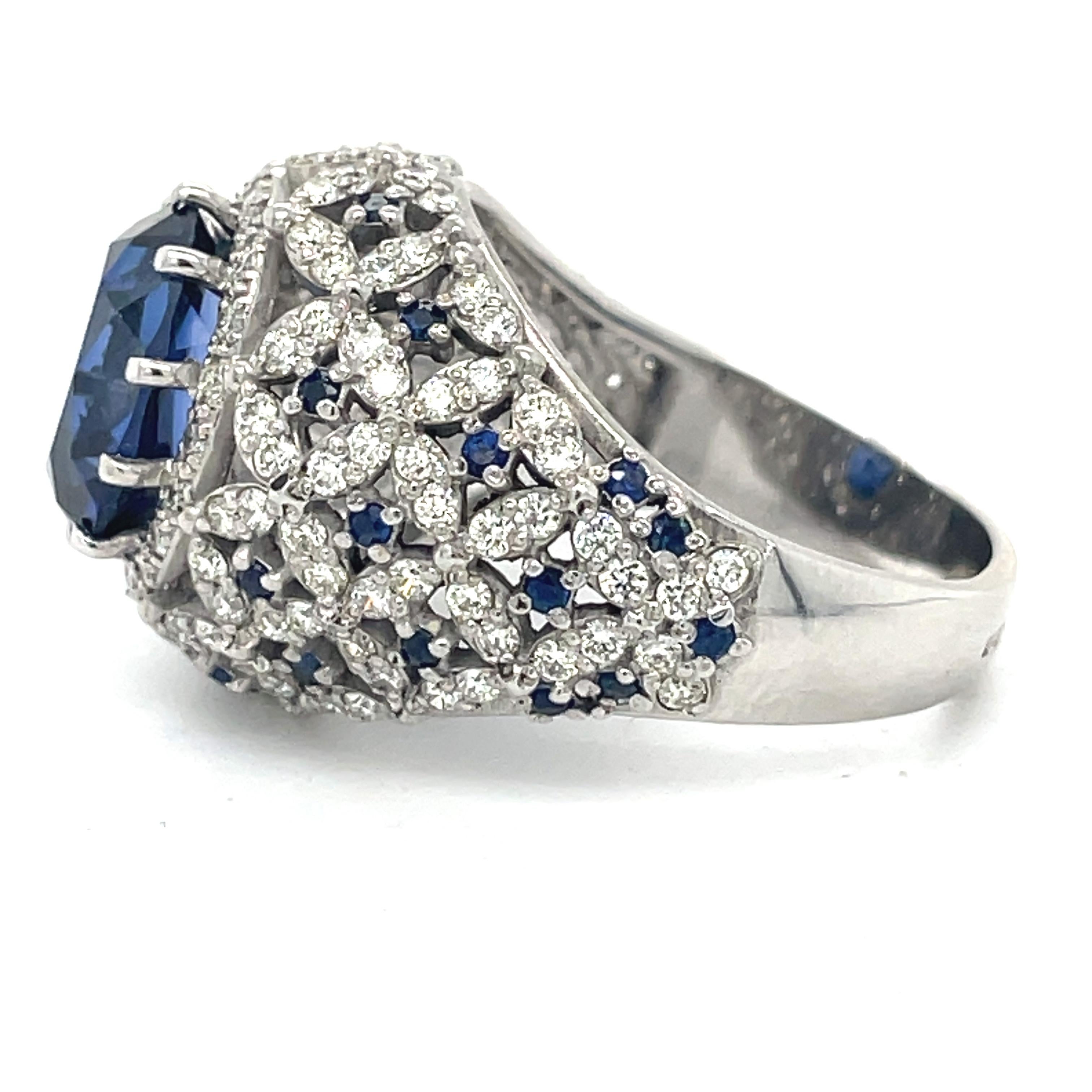 Cocktail Dome ring, synthetic Blue Corundum, Sapphire and diamond 14K white gold In Excellent Condition For Sale In Ramat Gan, IL