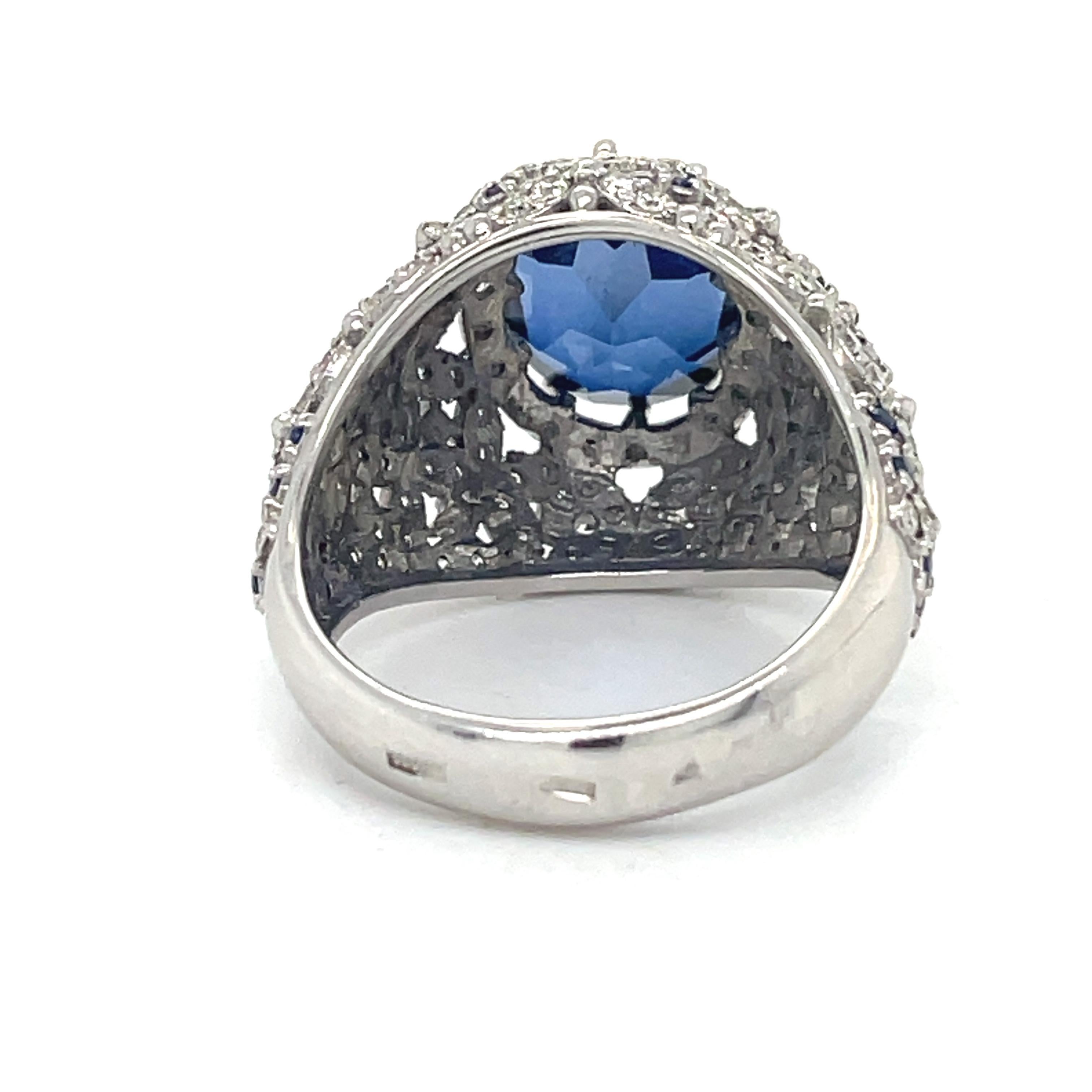 Women's or Men's Cocktail Dome ring, synthetic Blue Corundum, Sapphire and diamond 14K white gold For Sale