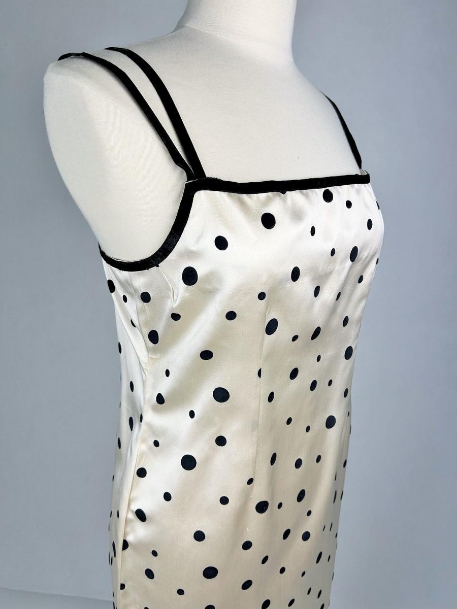 Cocktailkleid und Bolero aus Satin mit schwarzen Tupfenmuster und Tupfen in Satin - Frankreich um 1965 im Angebot 6